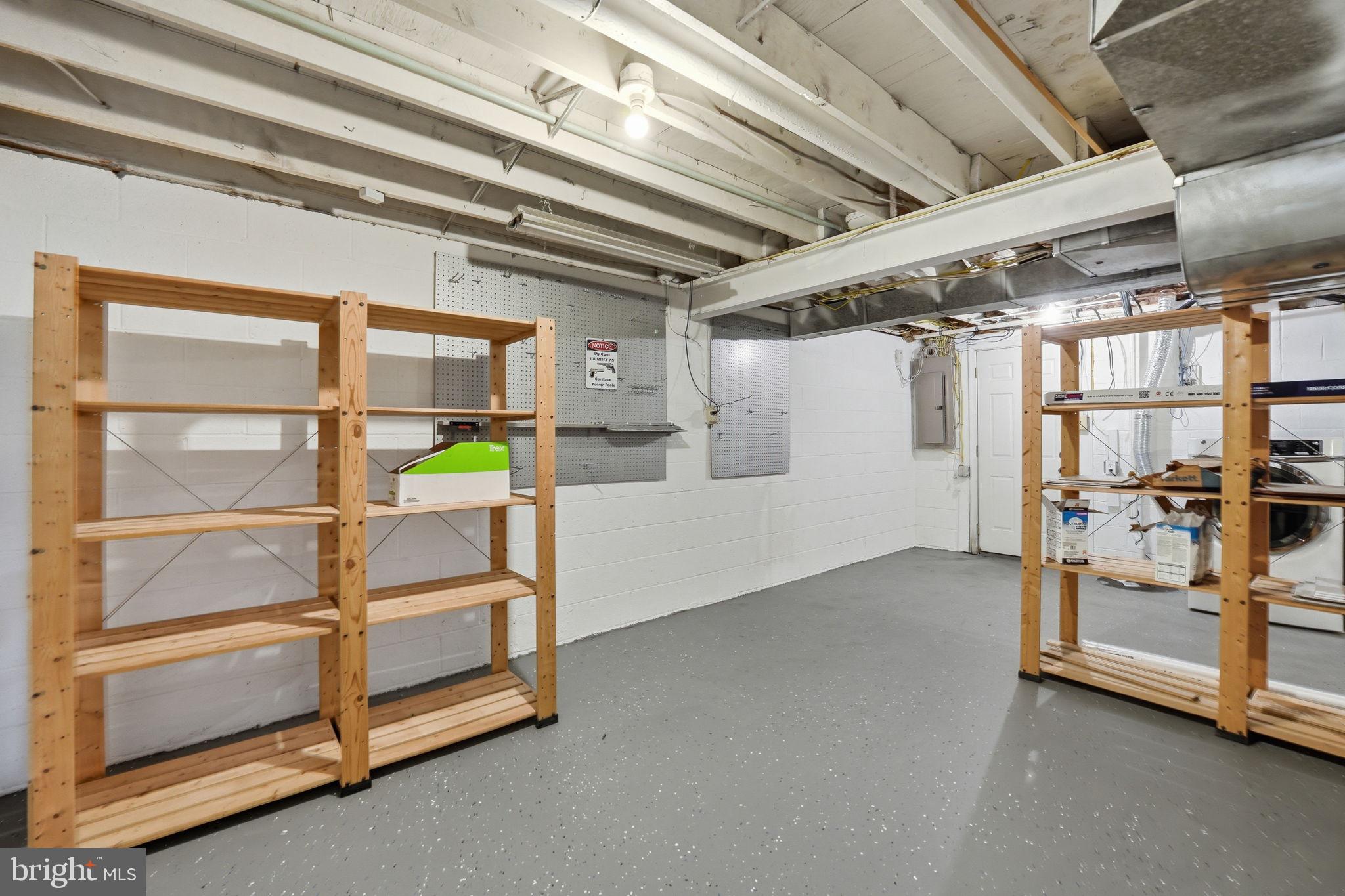 LAKE BRADDOCK - Residential