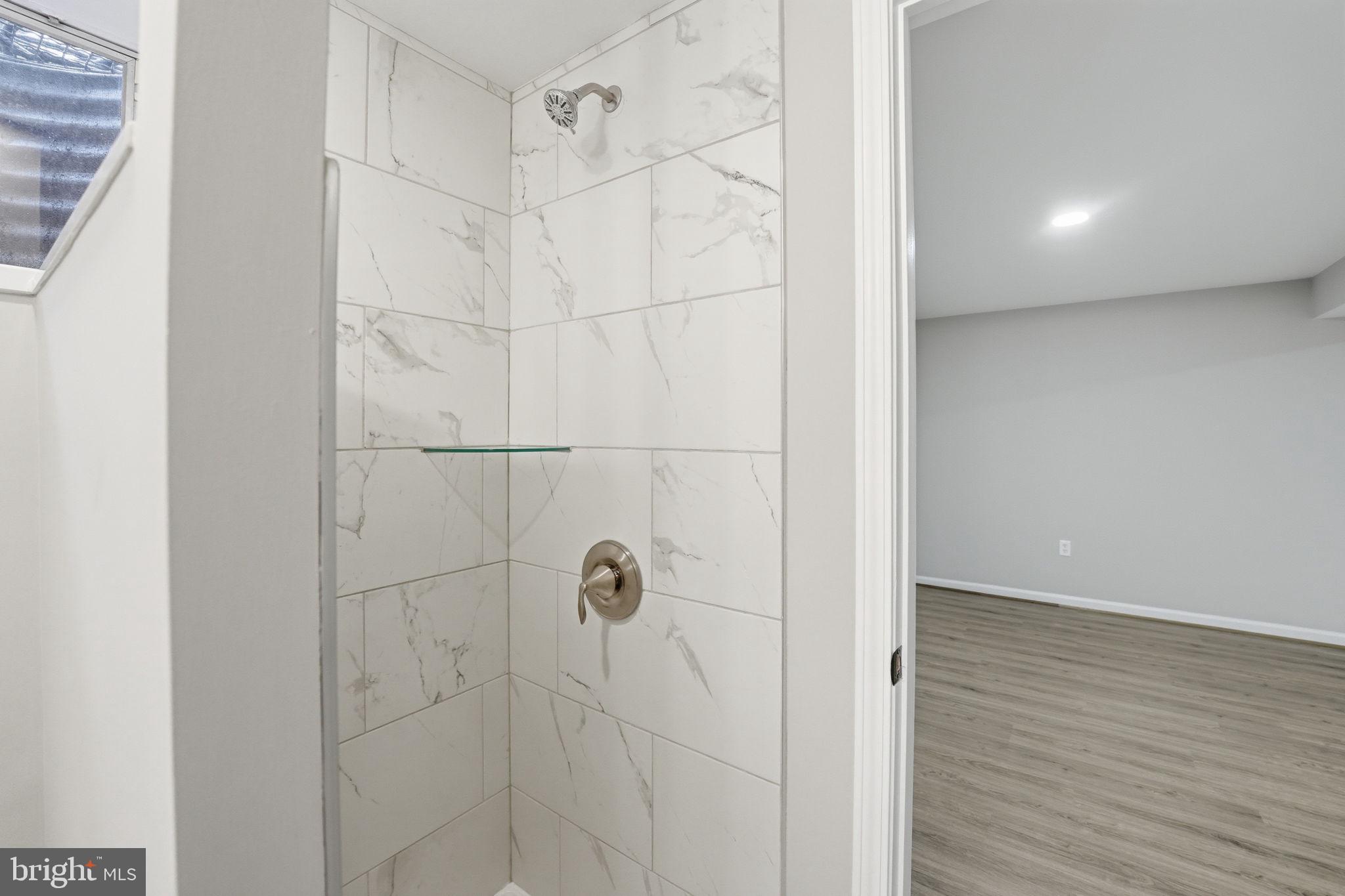 LAKE BRADDOCK - Residential