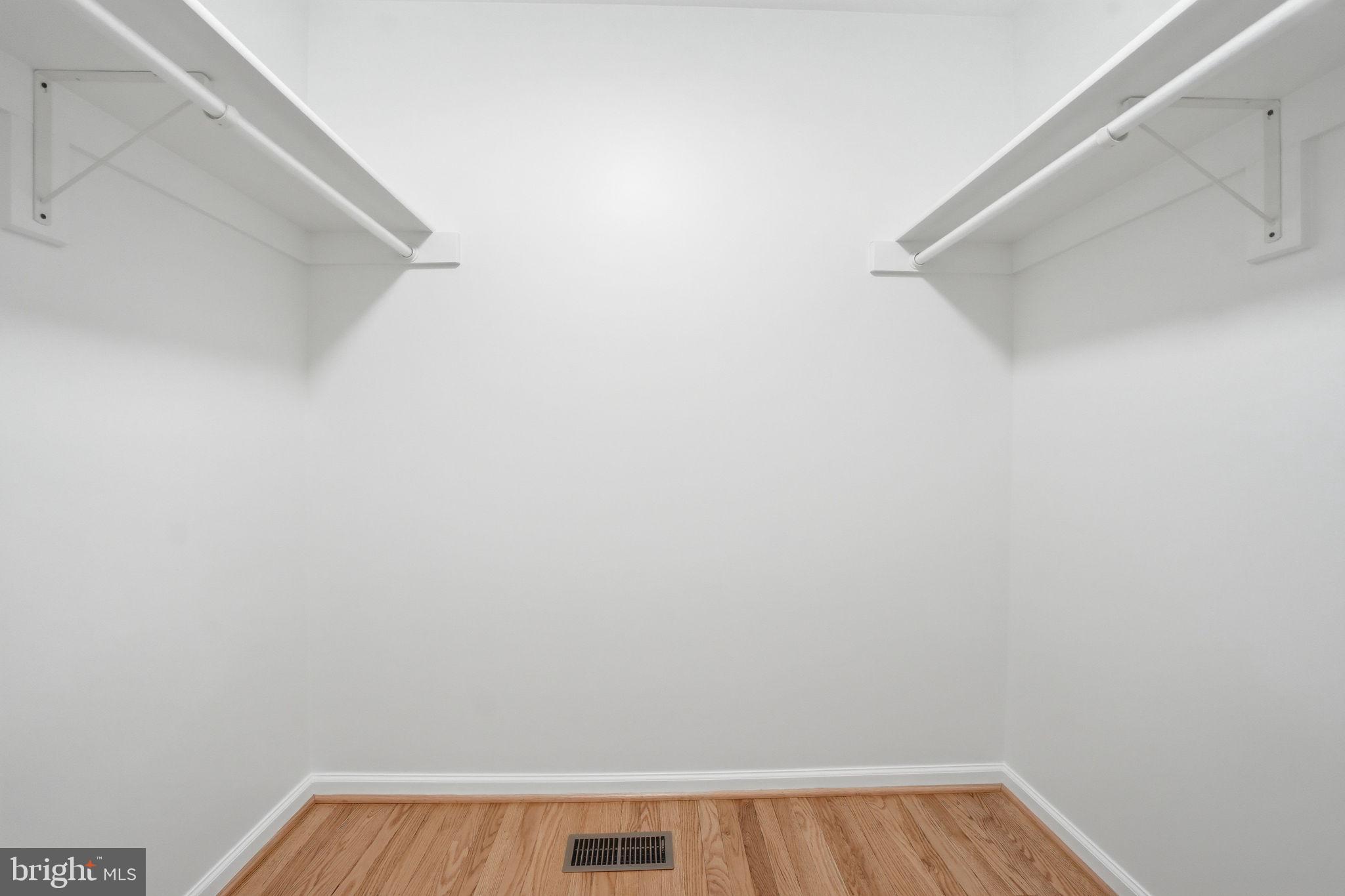 LAKE BRADDOCK - Residential