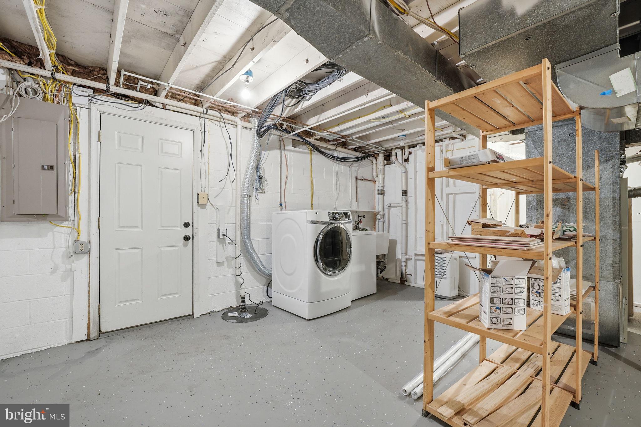 LAKE BRADDOCK - Residential