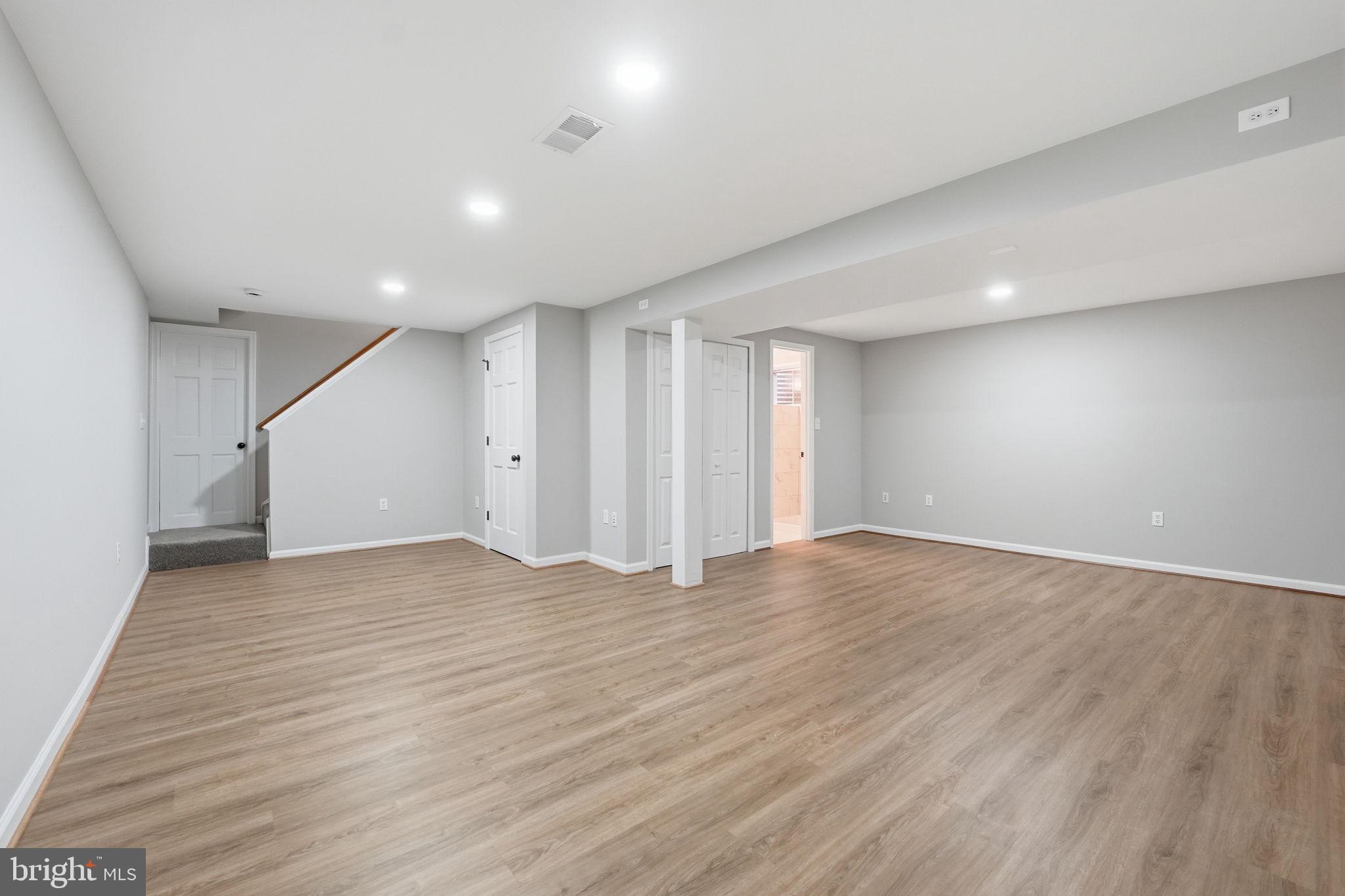 LAKE BRADDOCK - Residential