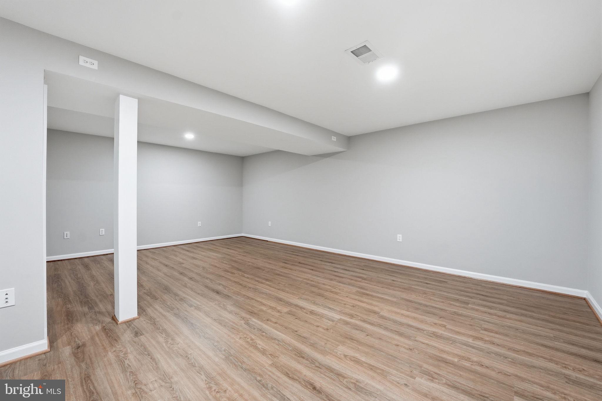 LAKE BRADDOCK - Residential