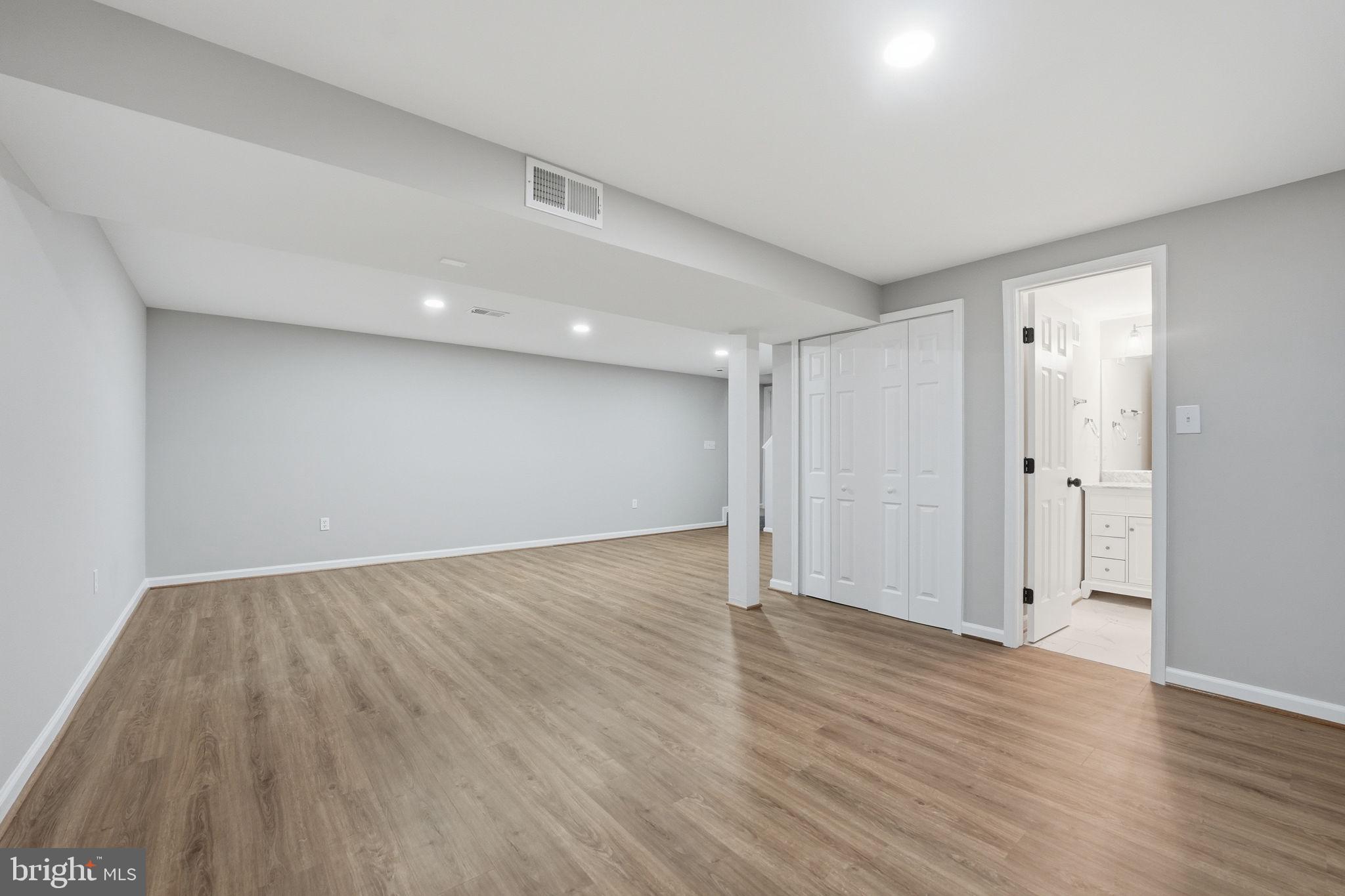 LAKE BRADDOCK - Residential