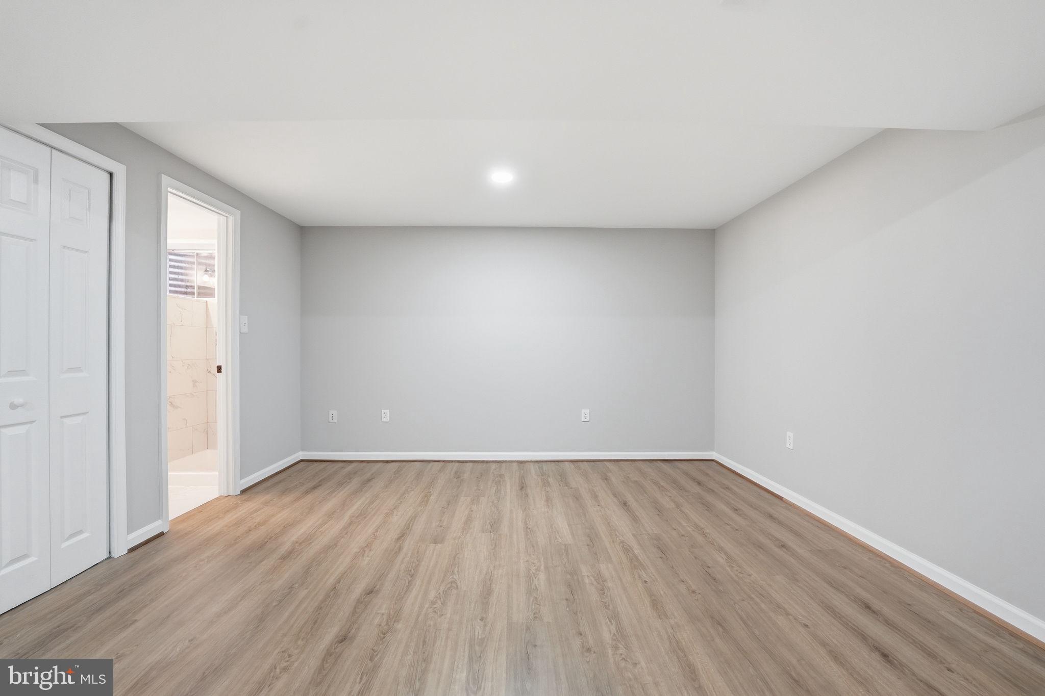 LAKE BRADDOCK - Residential