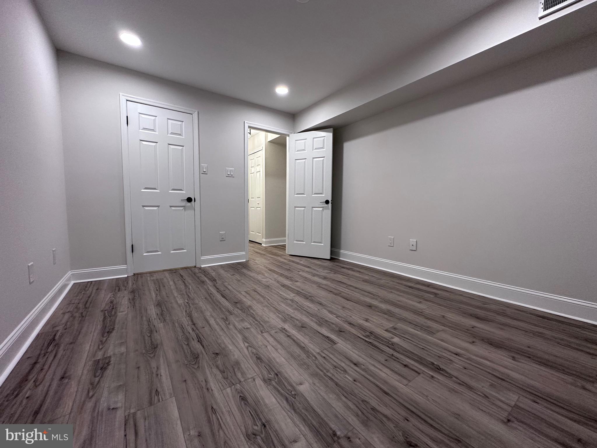 VILLAGE SHIRES - Residential Lease