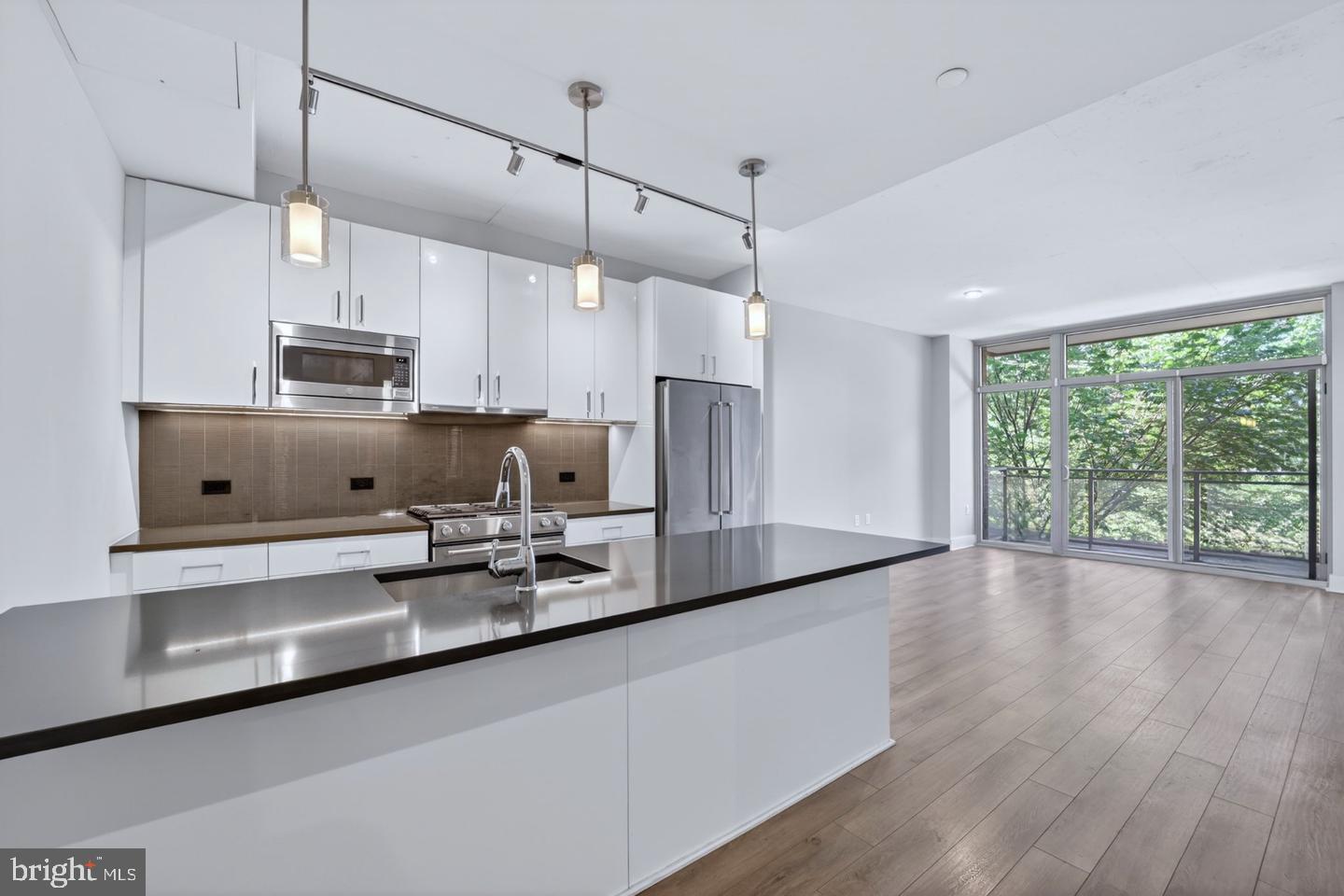 88 V STREET SW 213