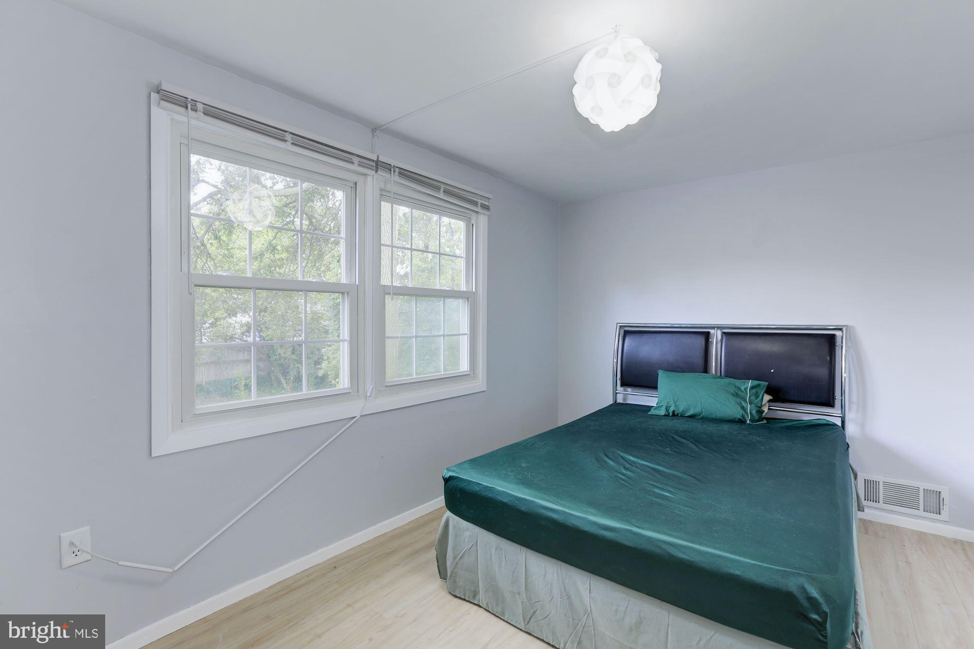 KENILWORTH - Residential