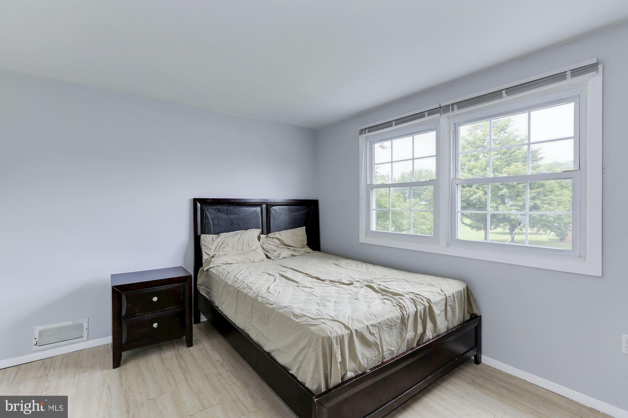 KENILWORTH - Residential