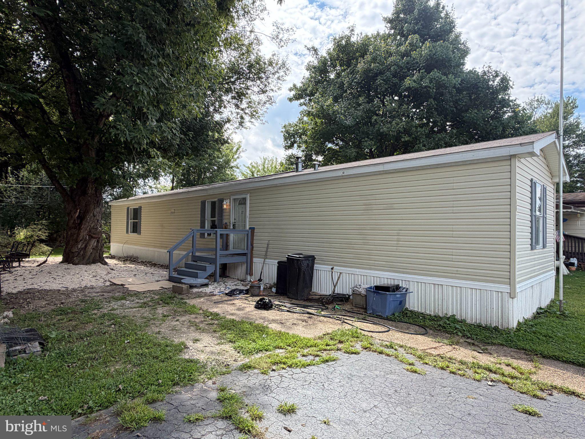 17 MOUNT PLEASANT TRAILER COURT B017