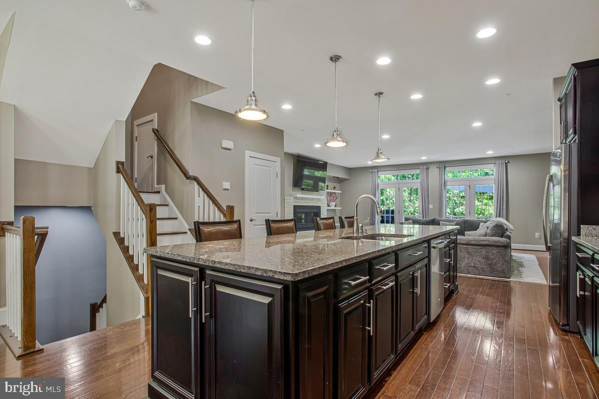 214 TREYBURN WAY