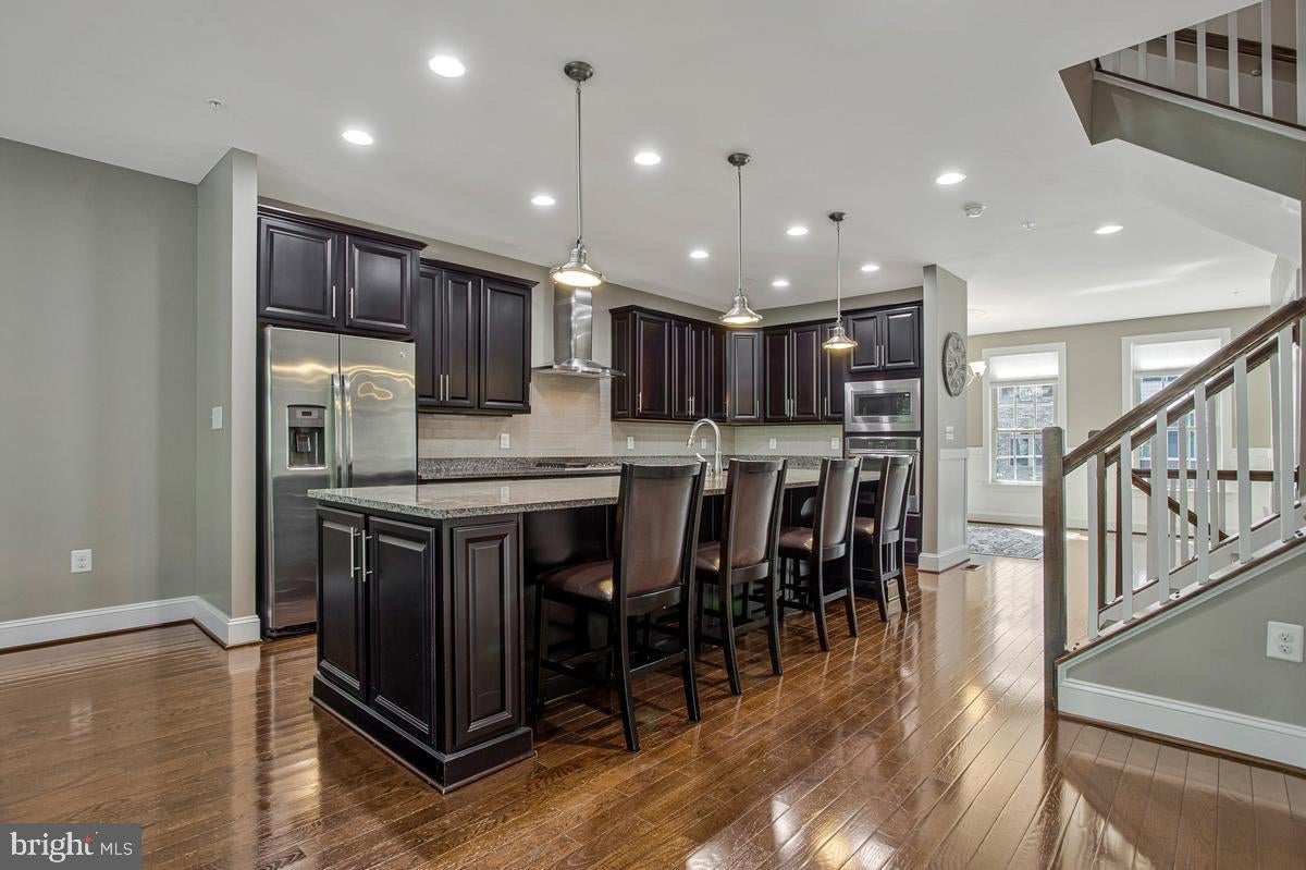 214 TREYBURN WAY