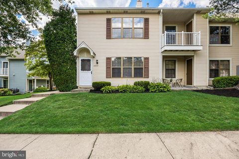 Condo For Sale - 292 Everly Court<br/> MOUNT LAUREL, NJ 08054