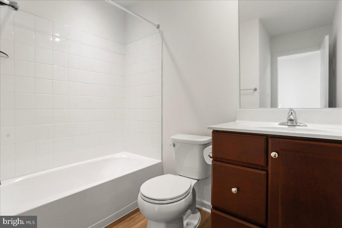 OVERLOOK AT RIVERSIDE TOWNHOMES - Residential Lease