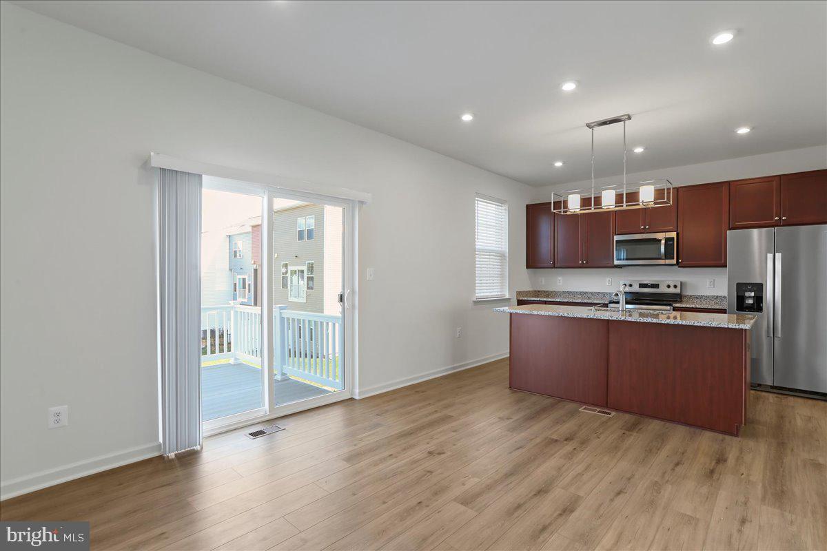 OVERLOOK AT RIVERSIDE TOWNHOMES - Residential Lease