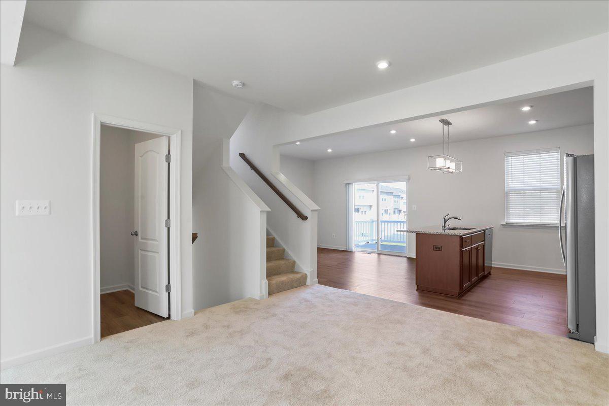 OVERLOOK AT RIVERSIDE TOWNHOMES - Residential Lease