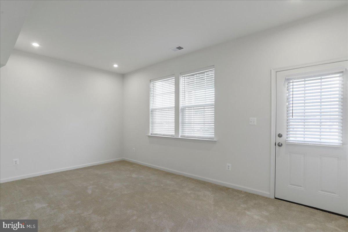 OVERLOOK AT RIVERSIDE TOWNHOMES - Residential Lease