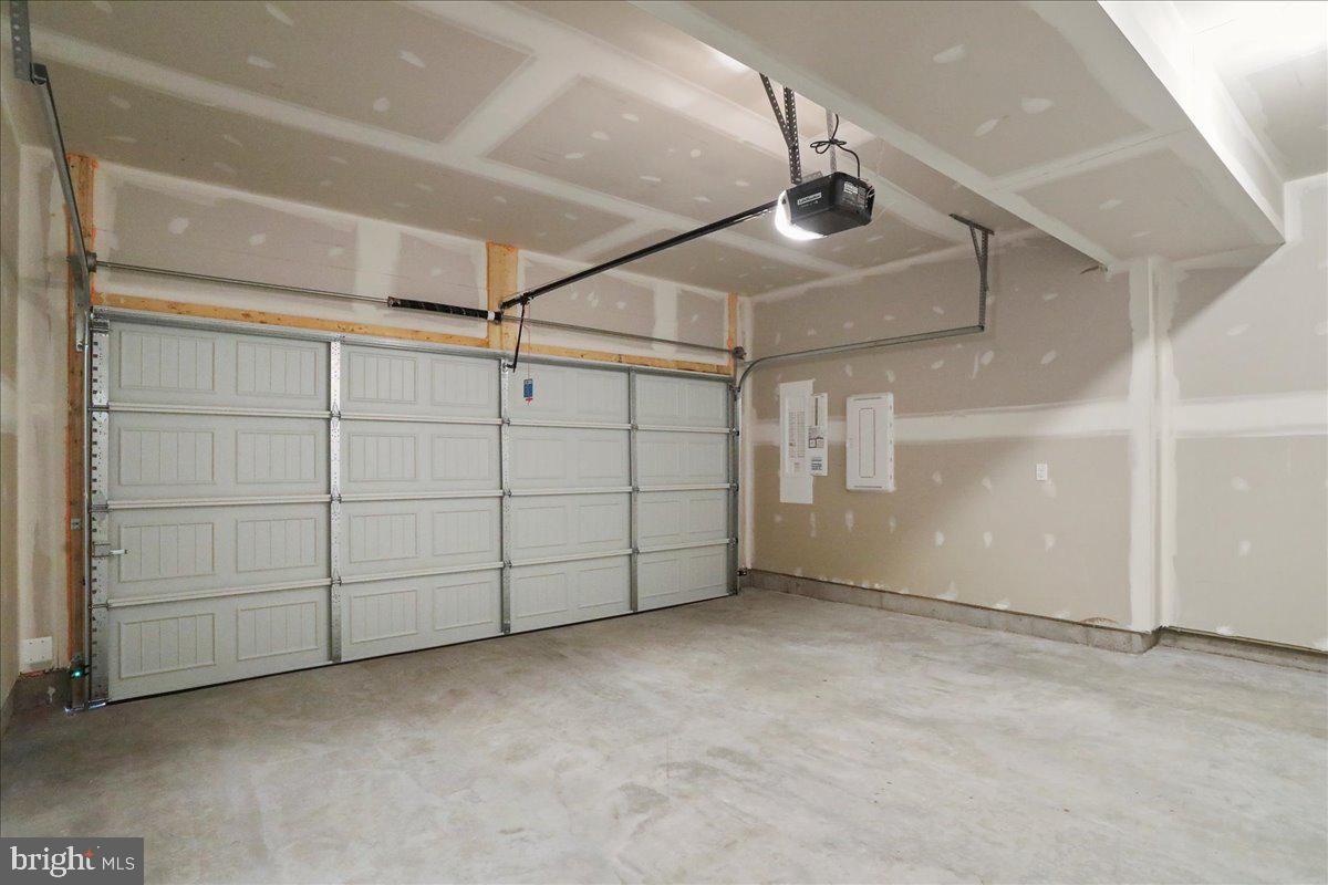 OVERLOOK AT RIVERSIDE TOWNHOMES - Residential Lease