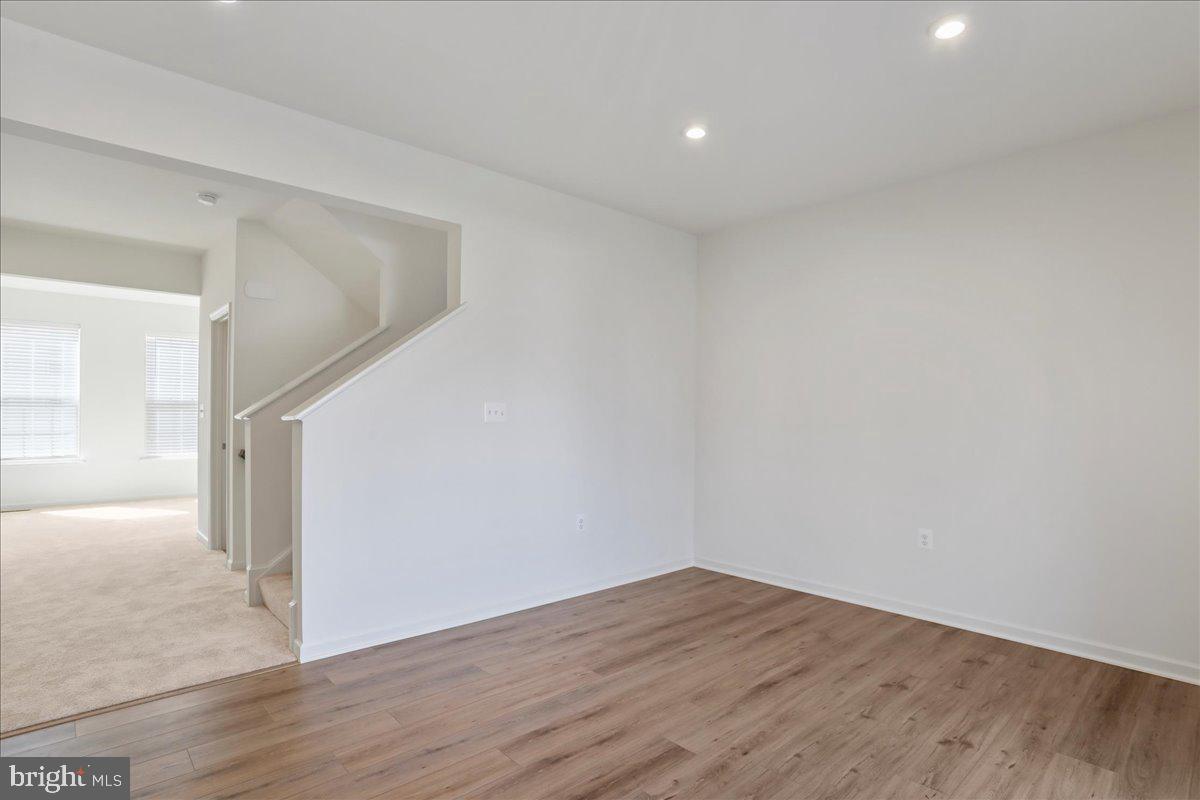 OVERLOOK AT RIVERSIDE TOWNHOMES - Residential Lease