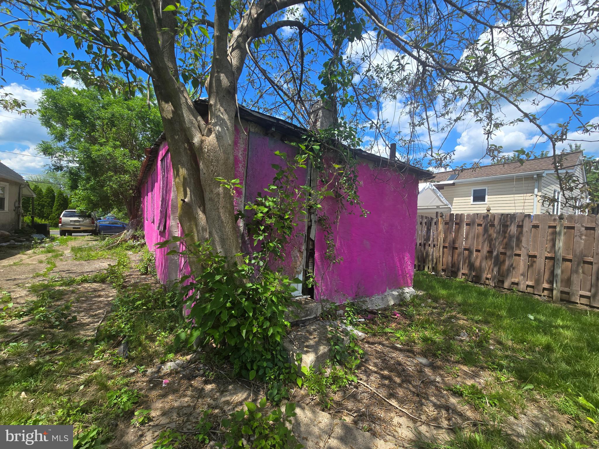 245 LINDEN AVENUE