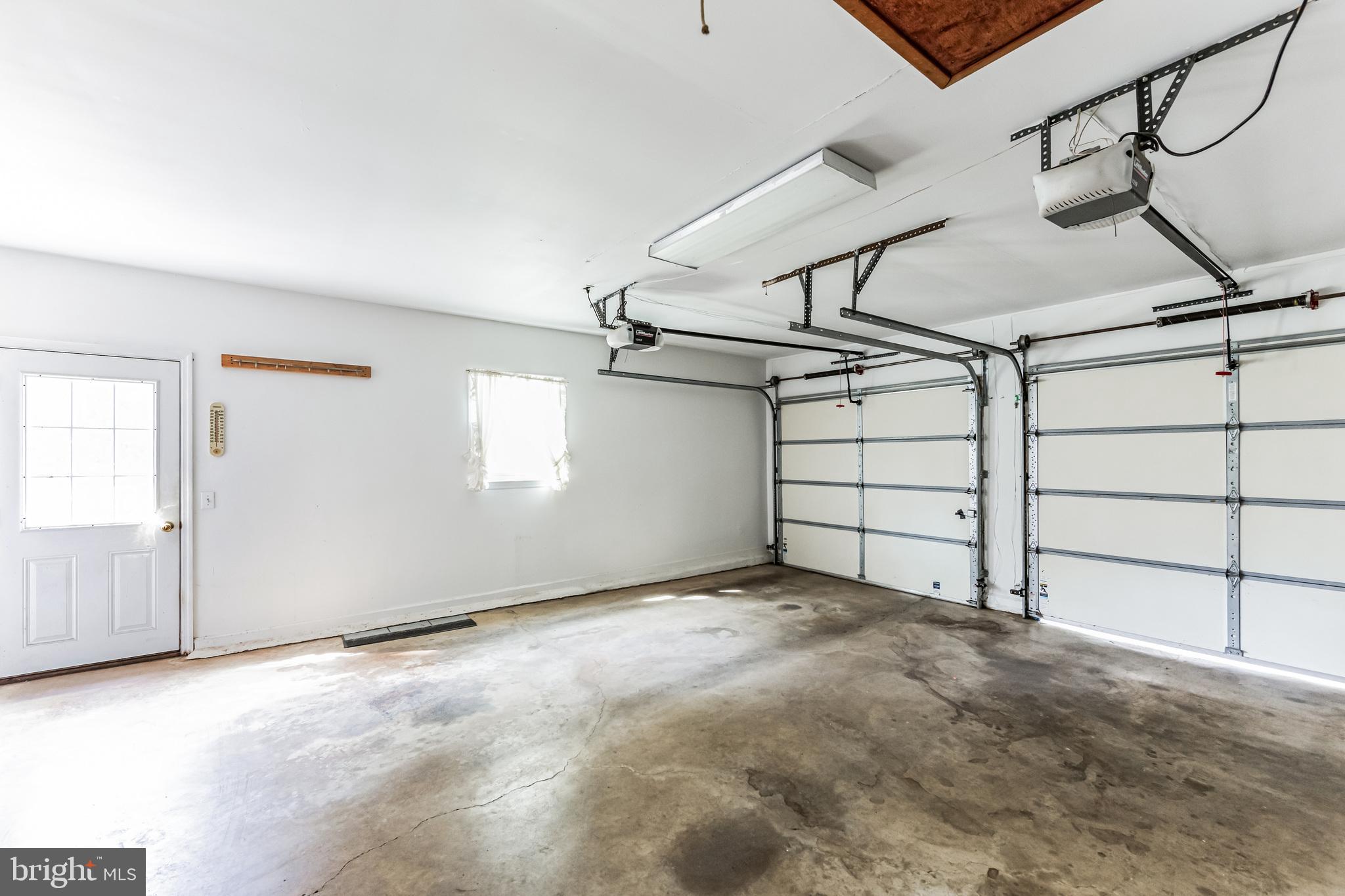 HUNTING HILLS - Residential