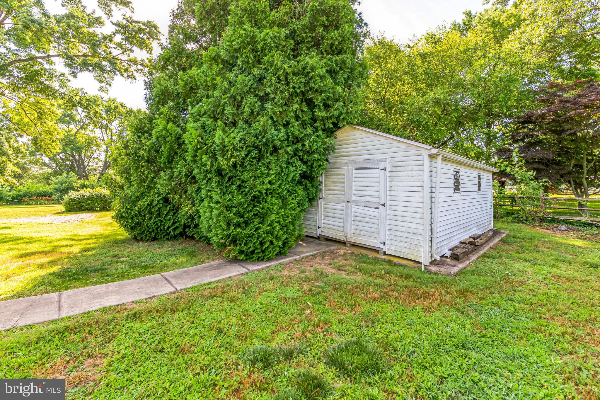 HUNTING HILLS - Residential