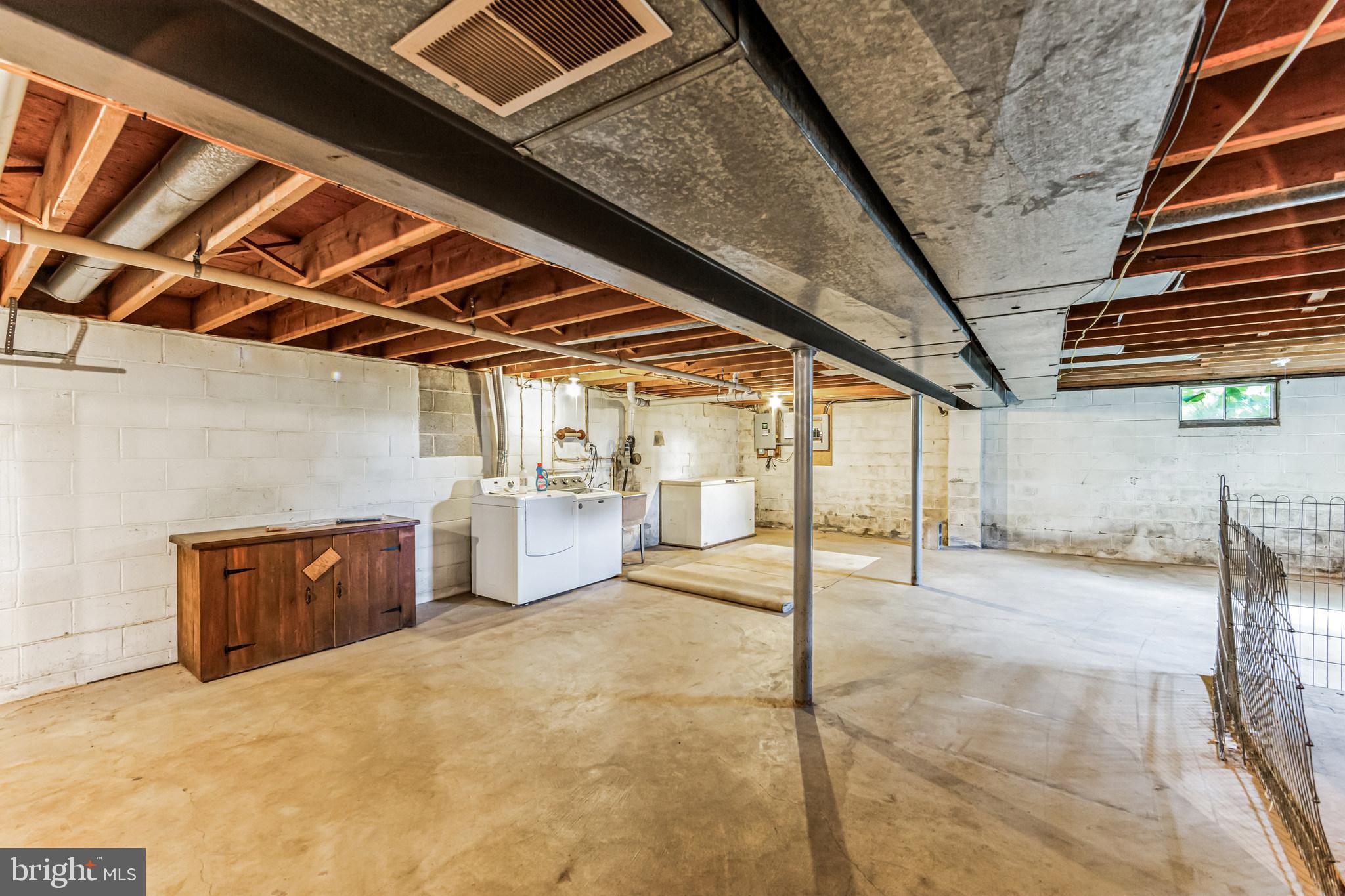 HUNTING HILLS - Residential