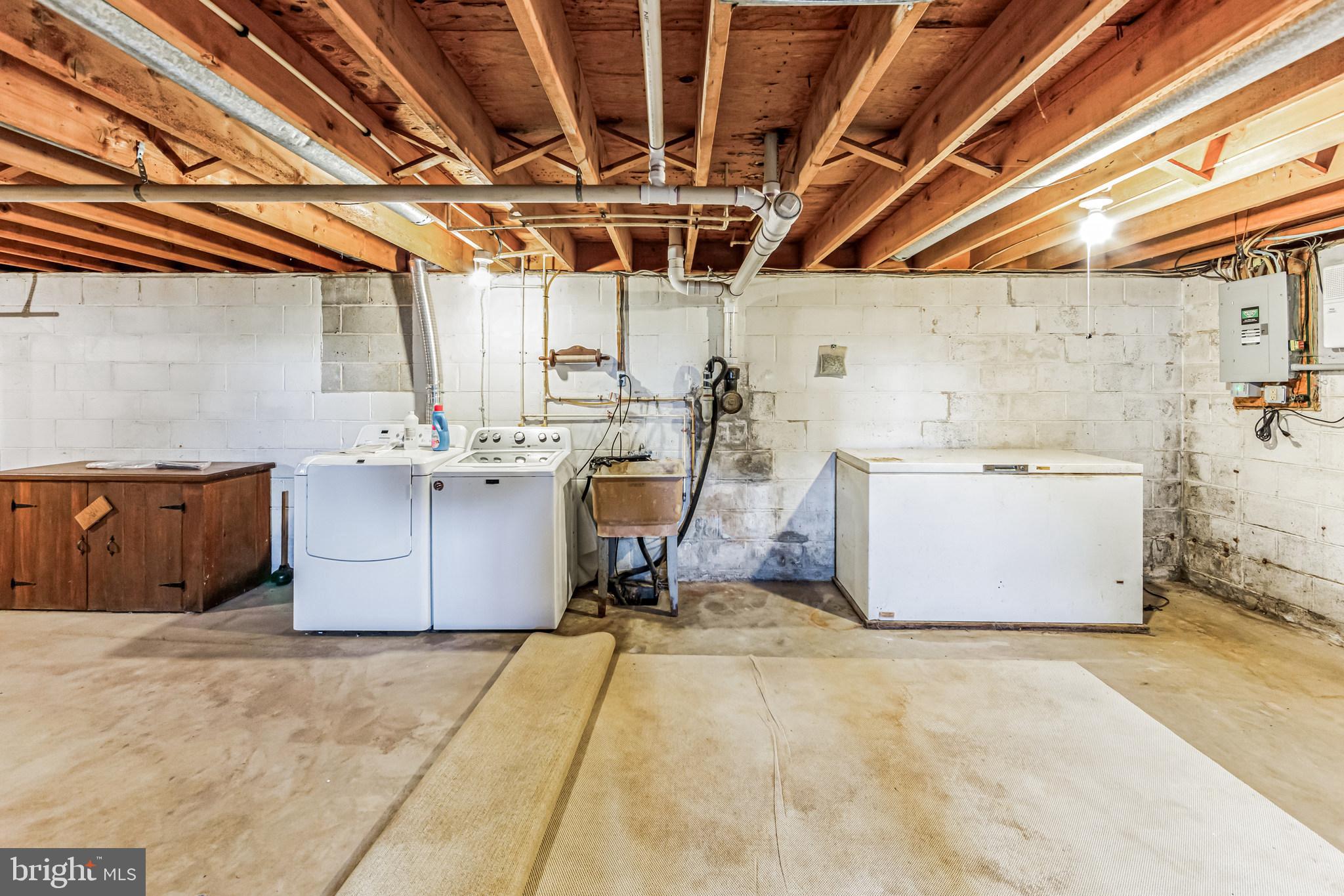 HUNTING HILLS - Residential