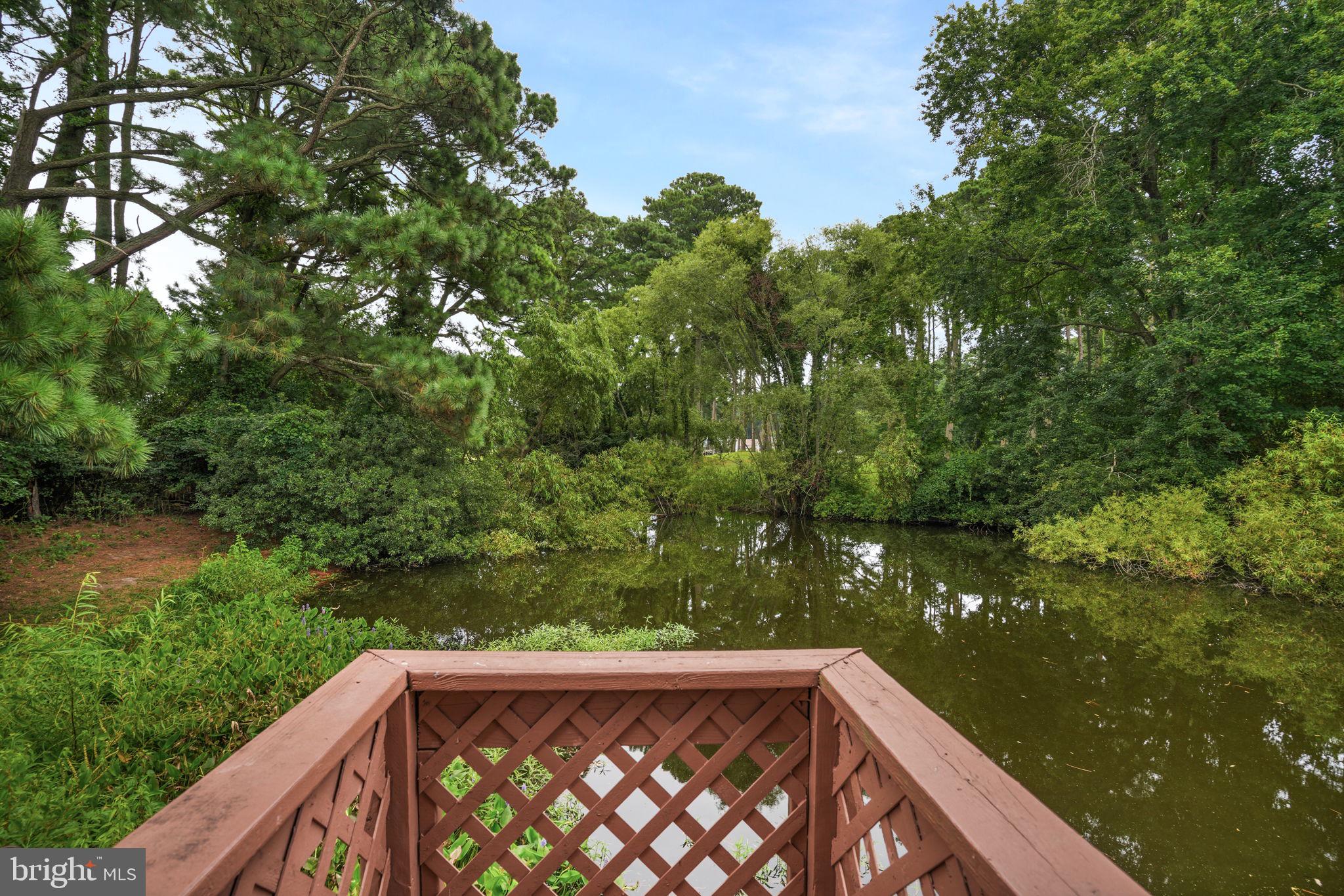 CAPTAIN'S COVE - Residential