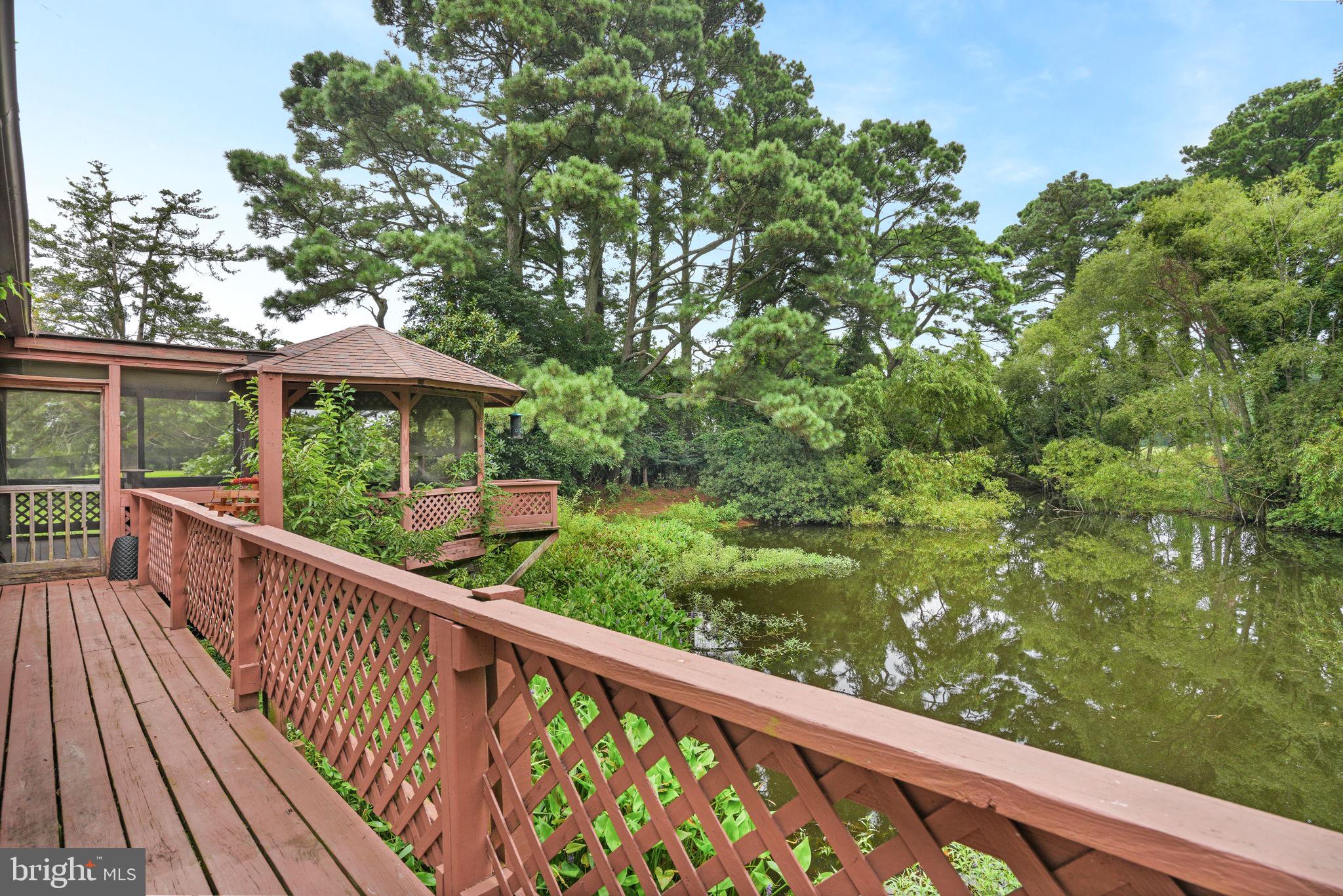 CAPTAIN'S COVE - Residential