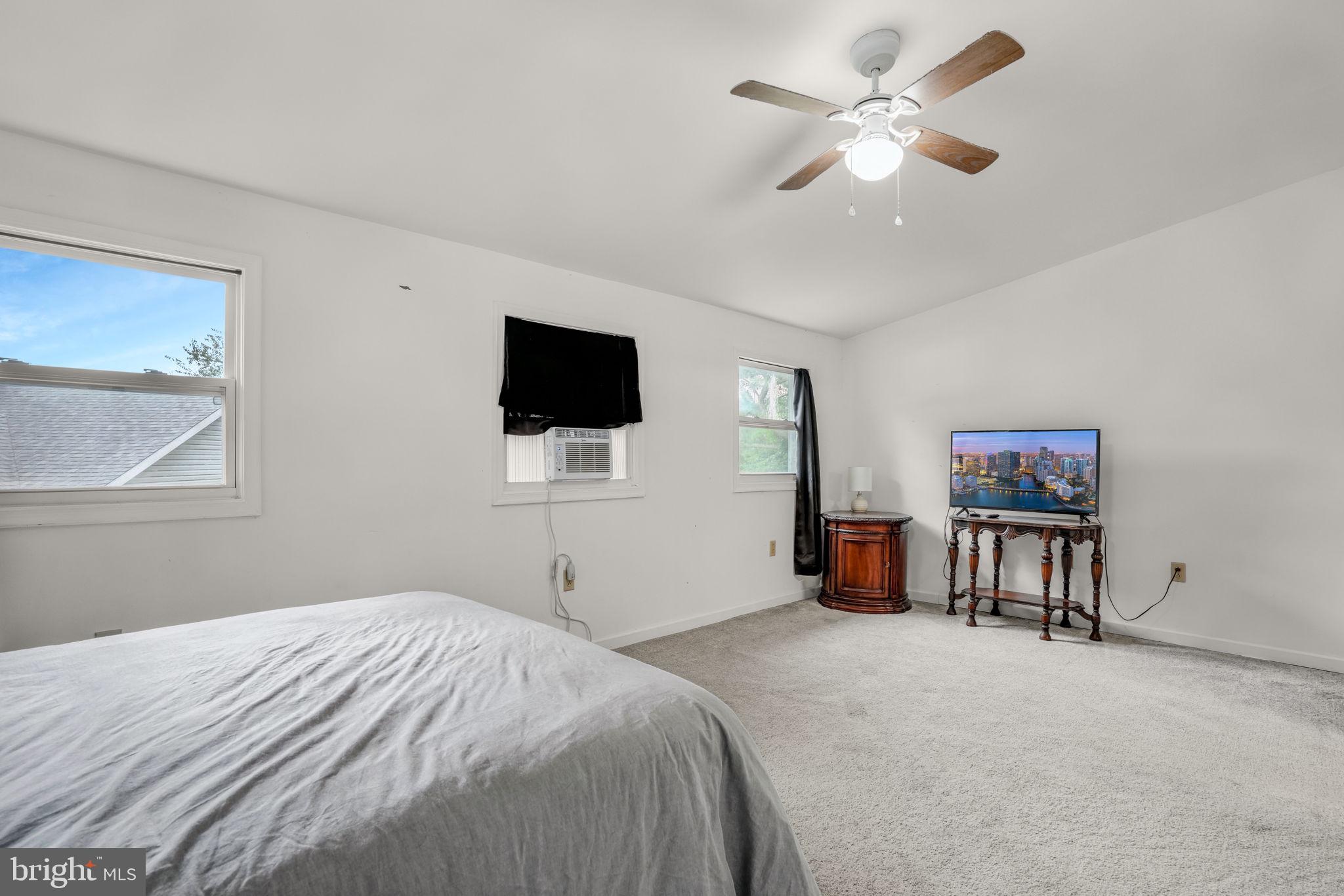 CAPTAIN'S COVE - Residential