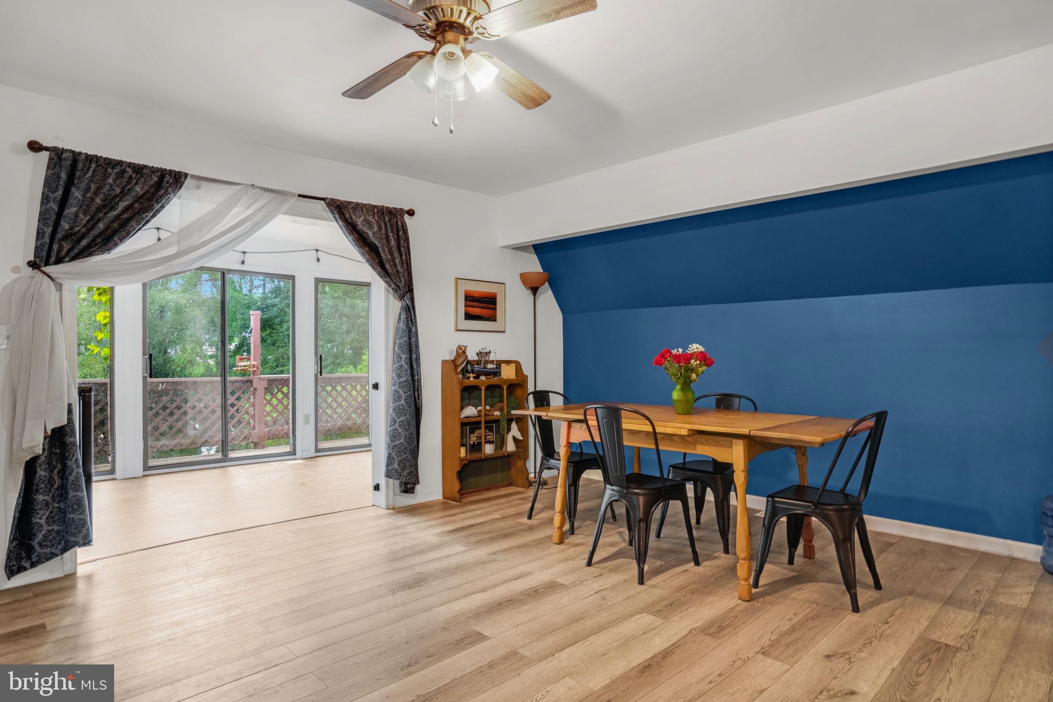 CAPTAIN'S COVE - Residential