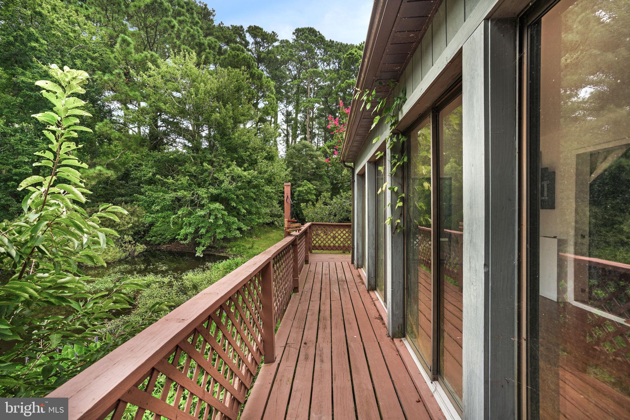 CAPTAIN'S COVE - Residential