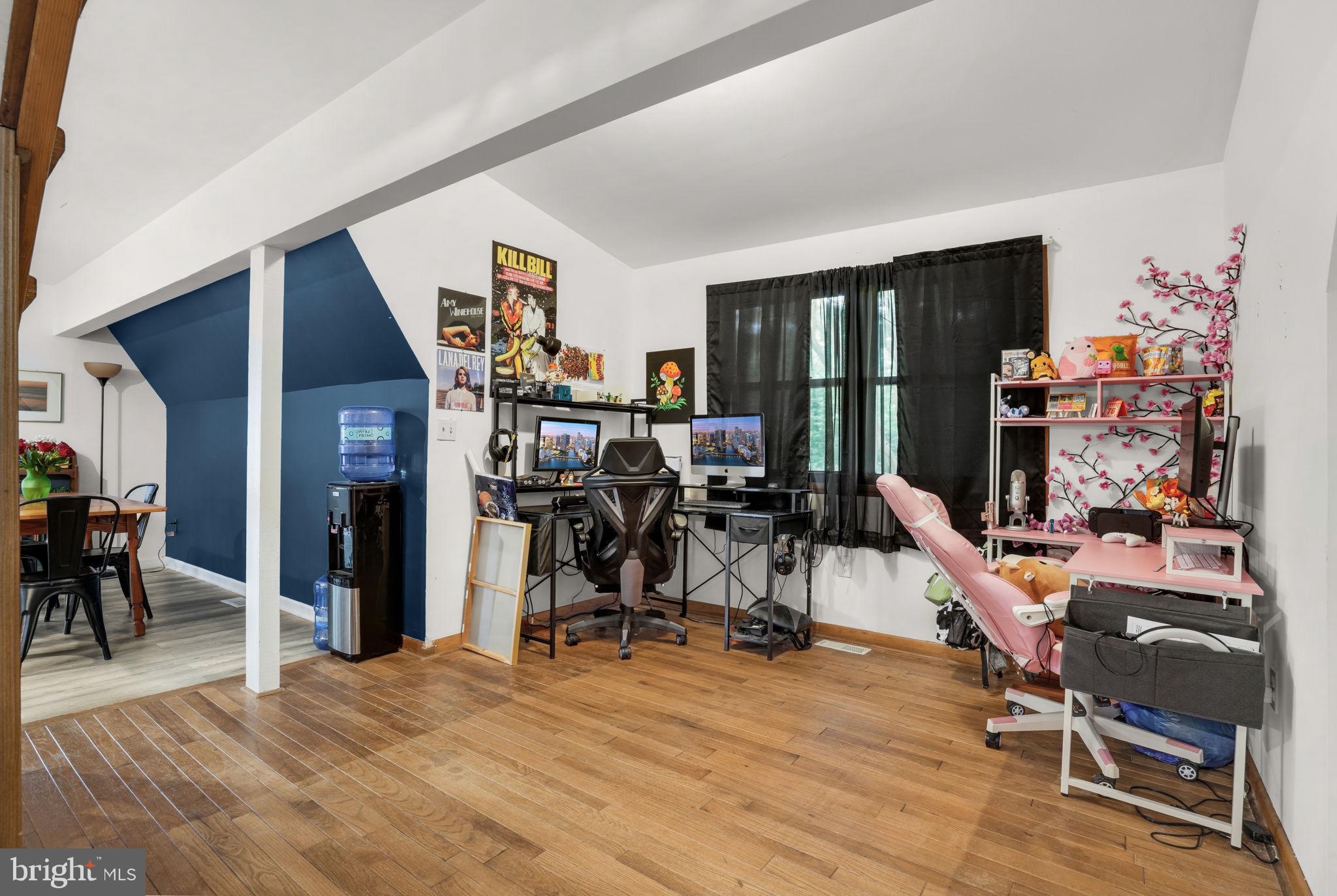 CAPTAIN'S COVE - Residential