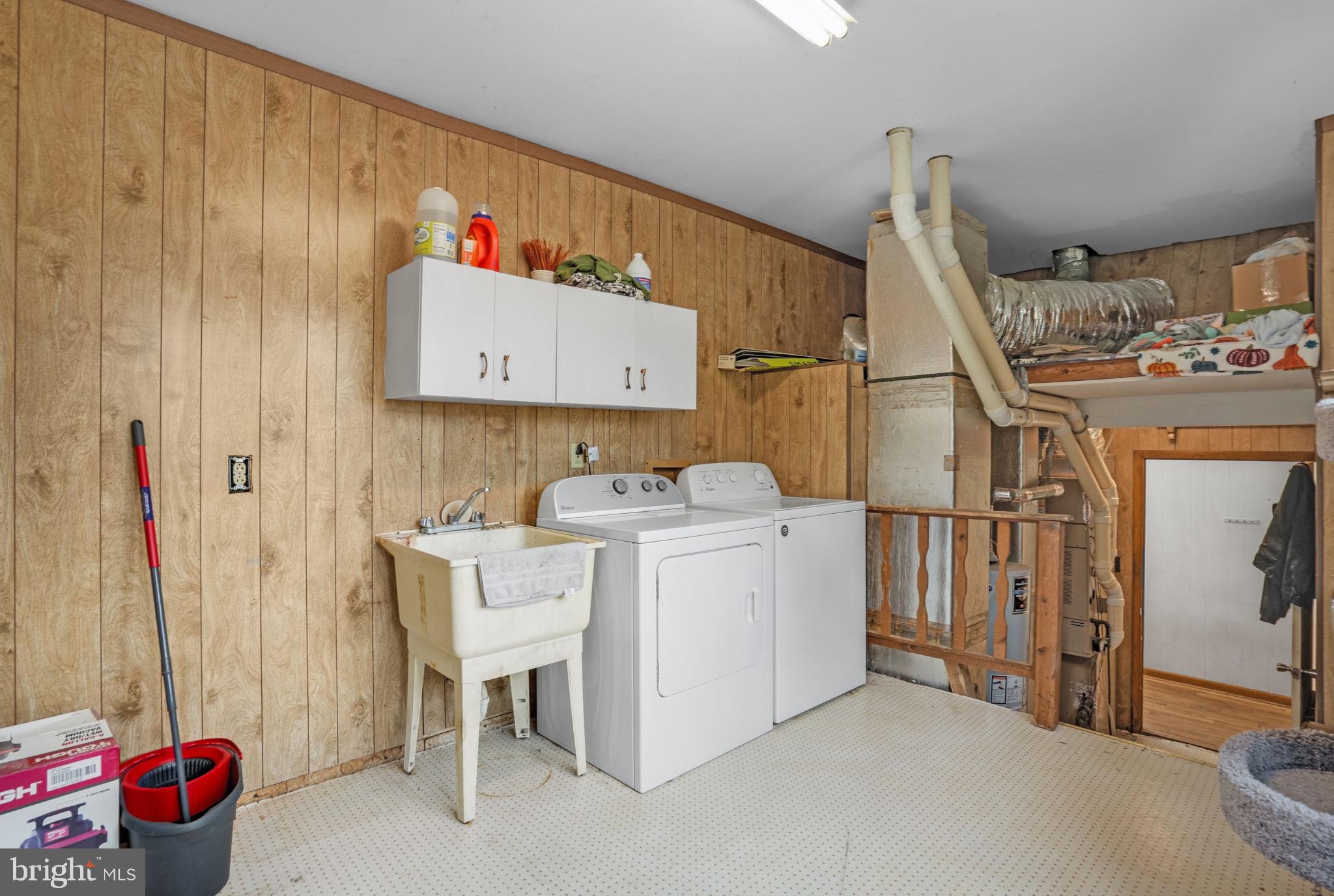 CAPTAIN'S COVE - Residential