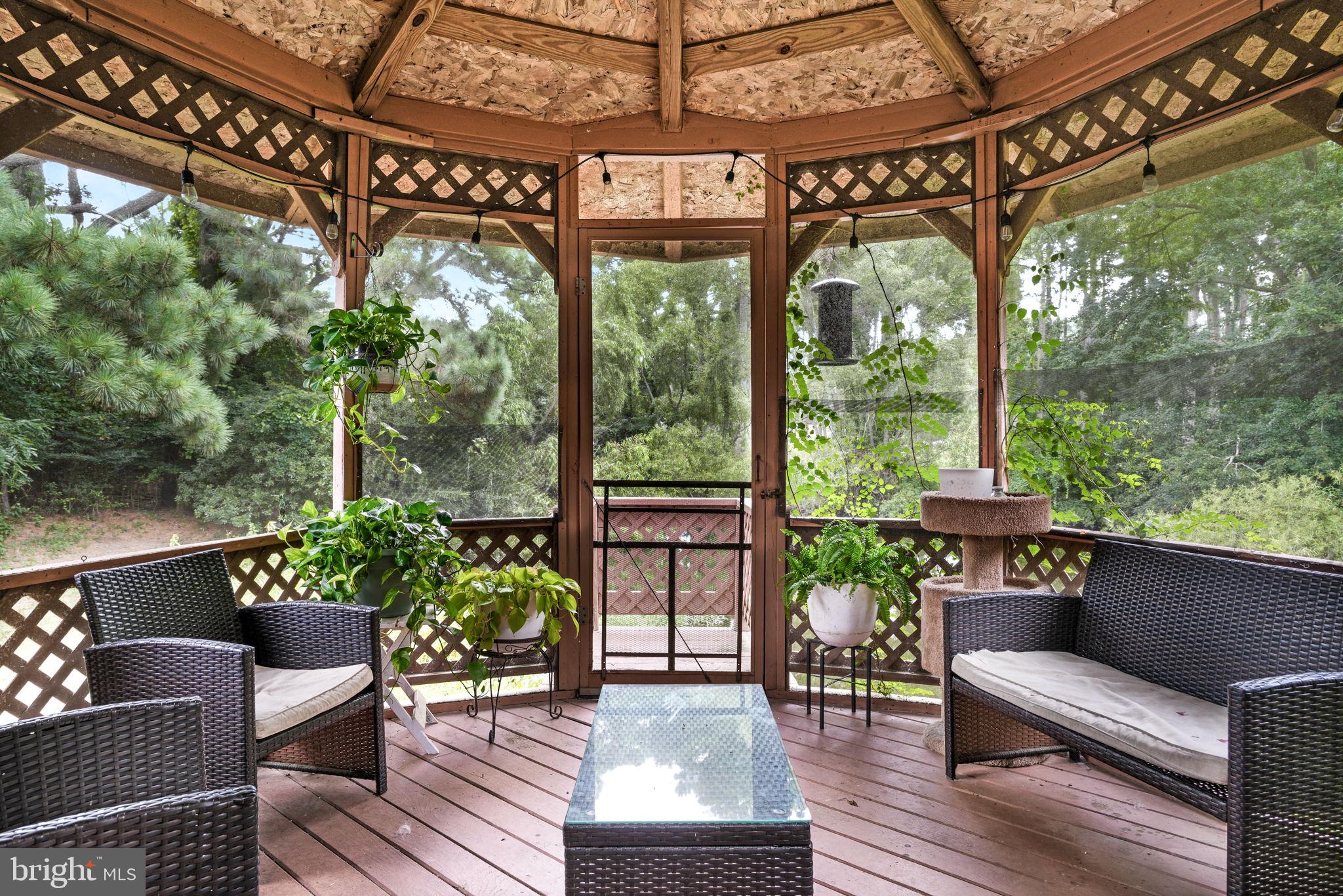 CAPTAIN'S COVE - Residential