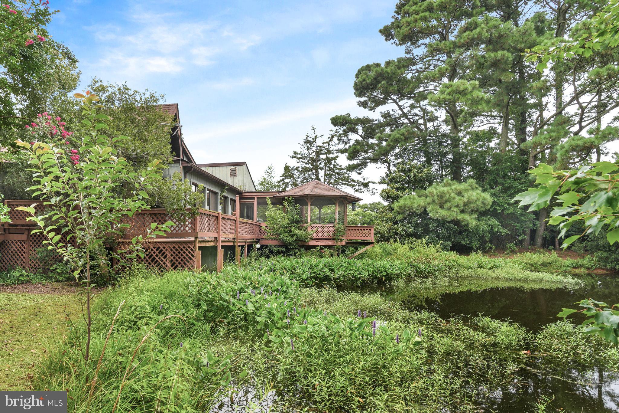 CAPTAIN'S COVE - Residential