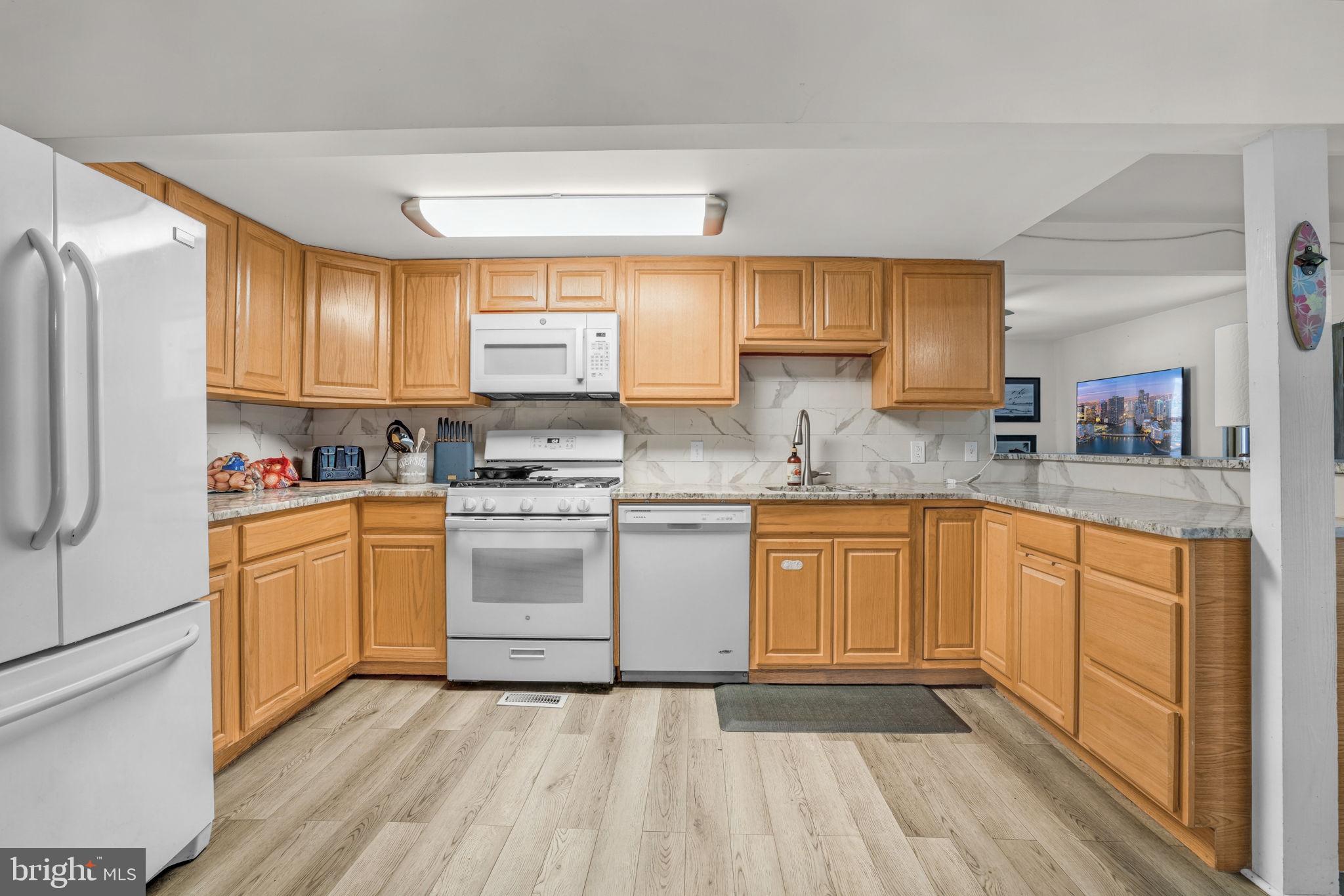 CAPTAIN'S COVE - Residential