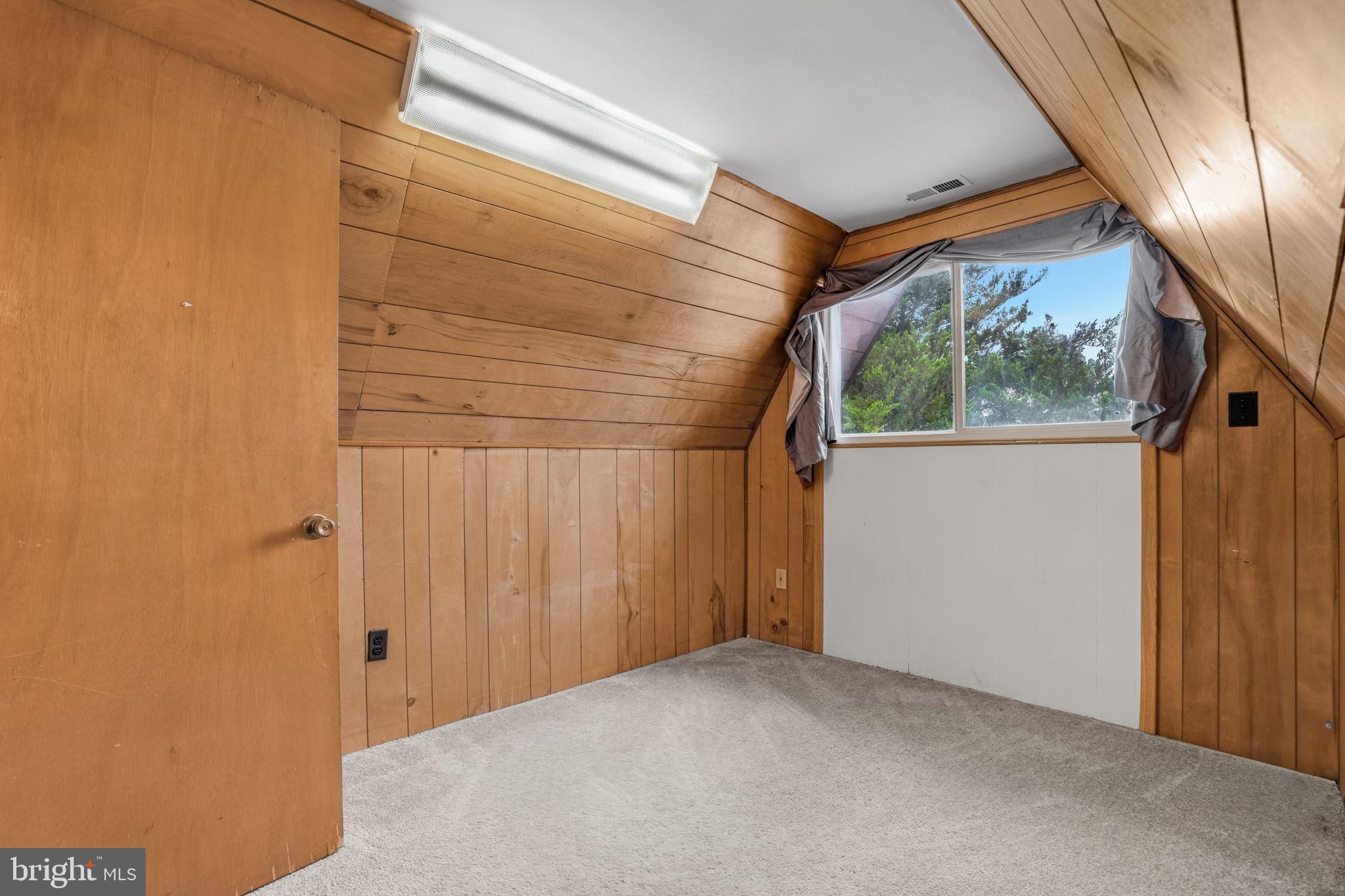 CAPTAIN'S COVE - Residential