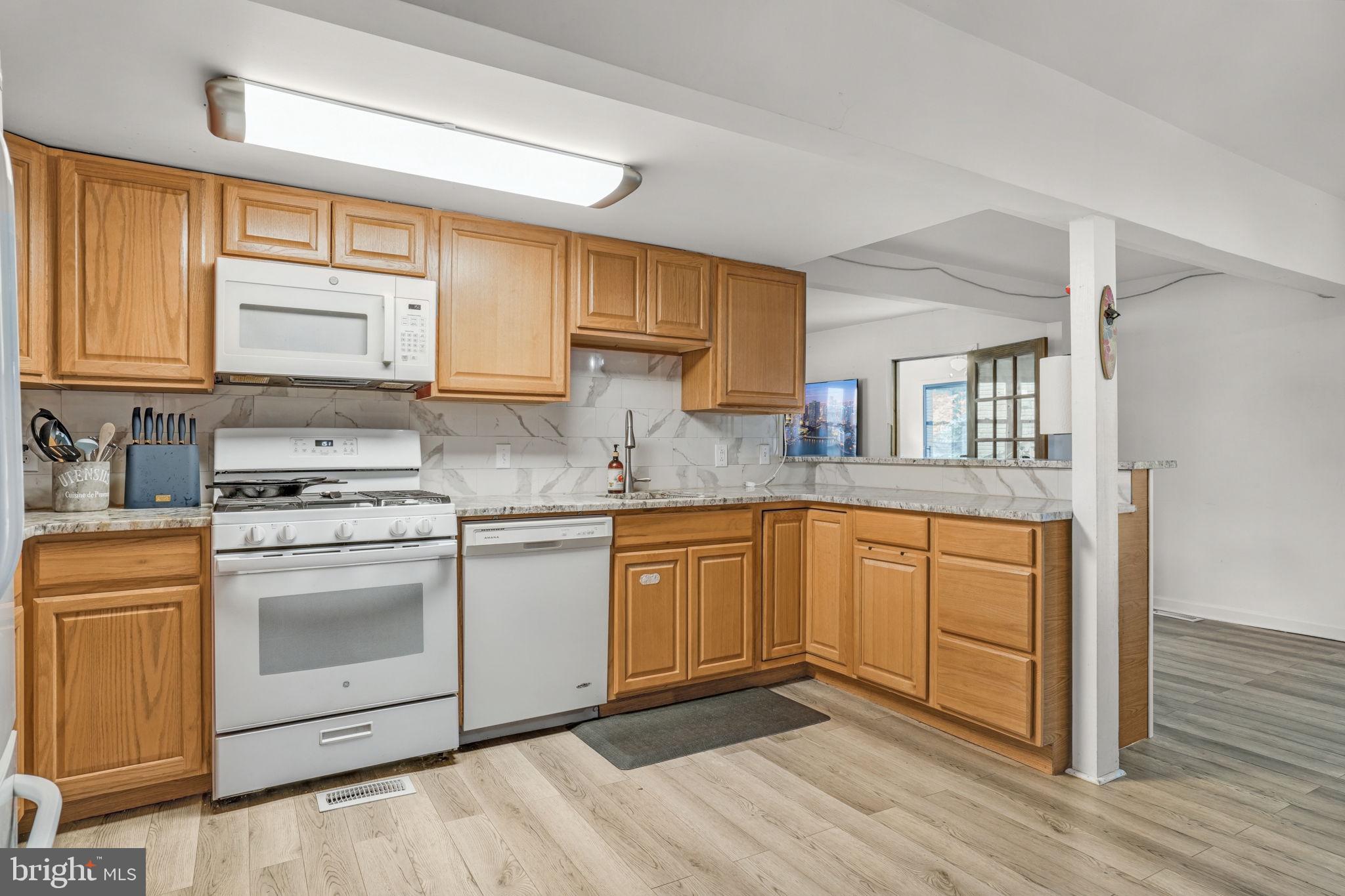 CAPTAIN'S COVE - Residential