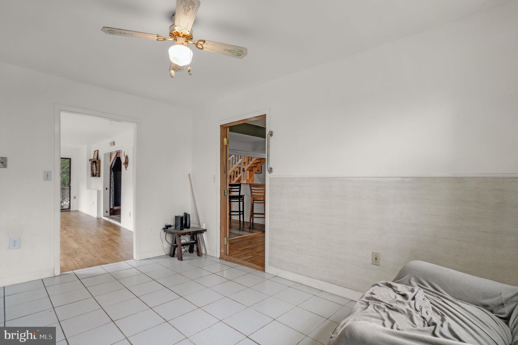 CAPTAIN'S COVE - Residential