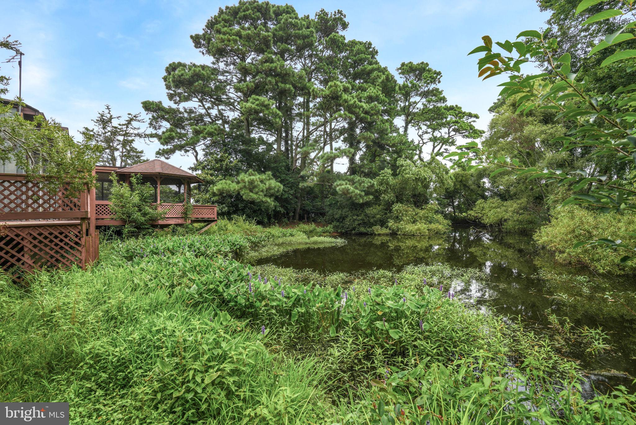 CAPTAIN'S COVE - Residential