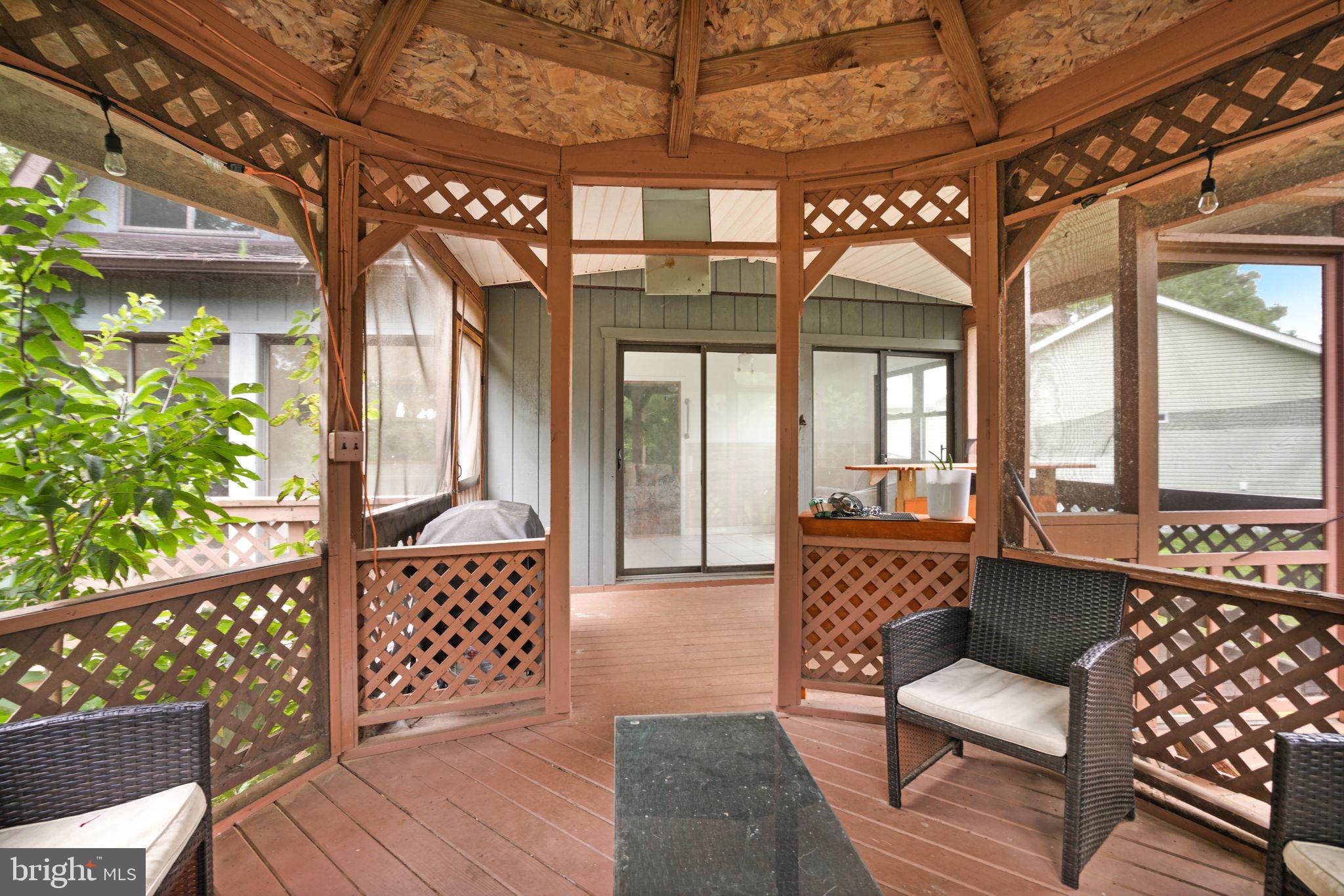 CAPTAIN'S COVE - Residential