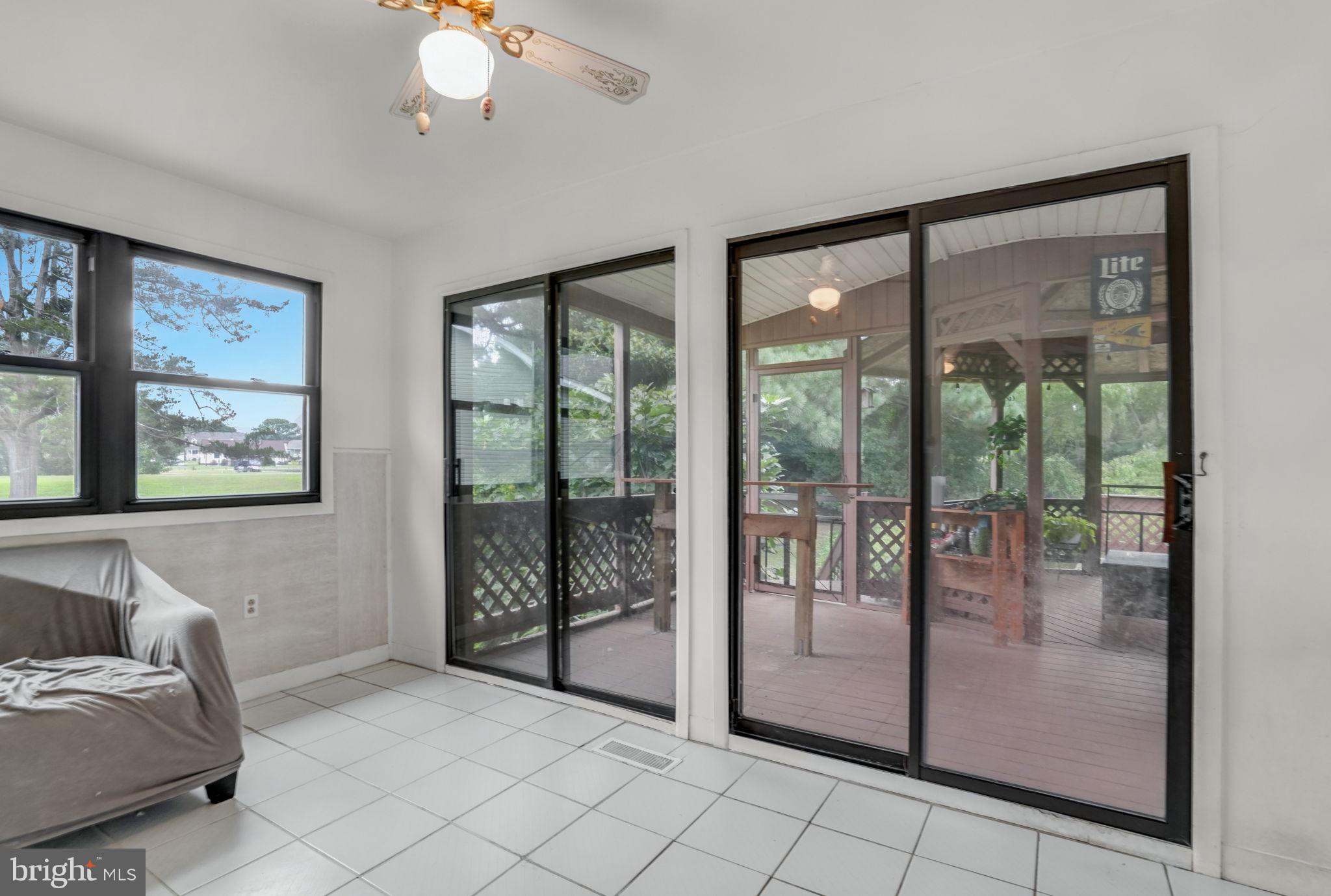 CAPTAIN'S COVE - Residential