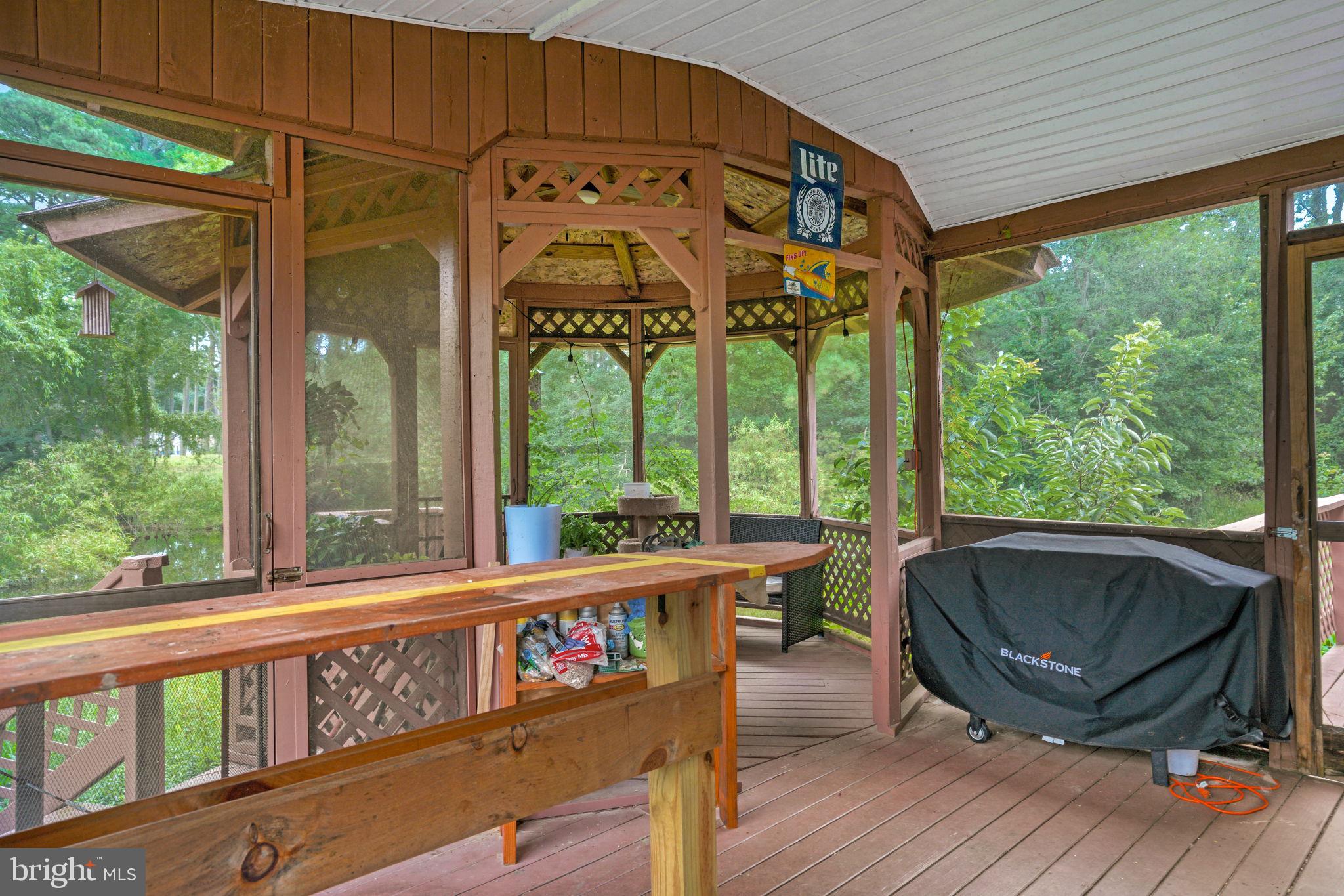 CAPTAIN'S COVE - Residential