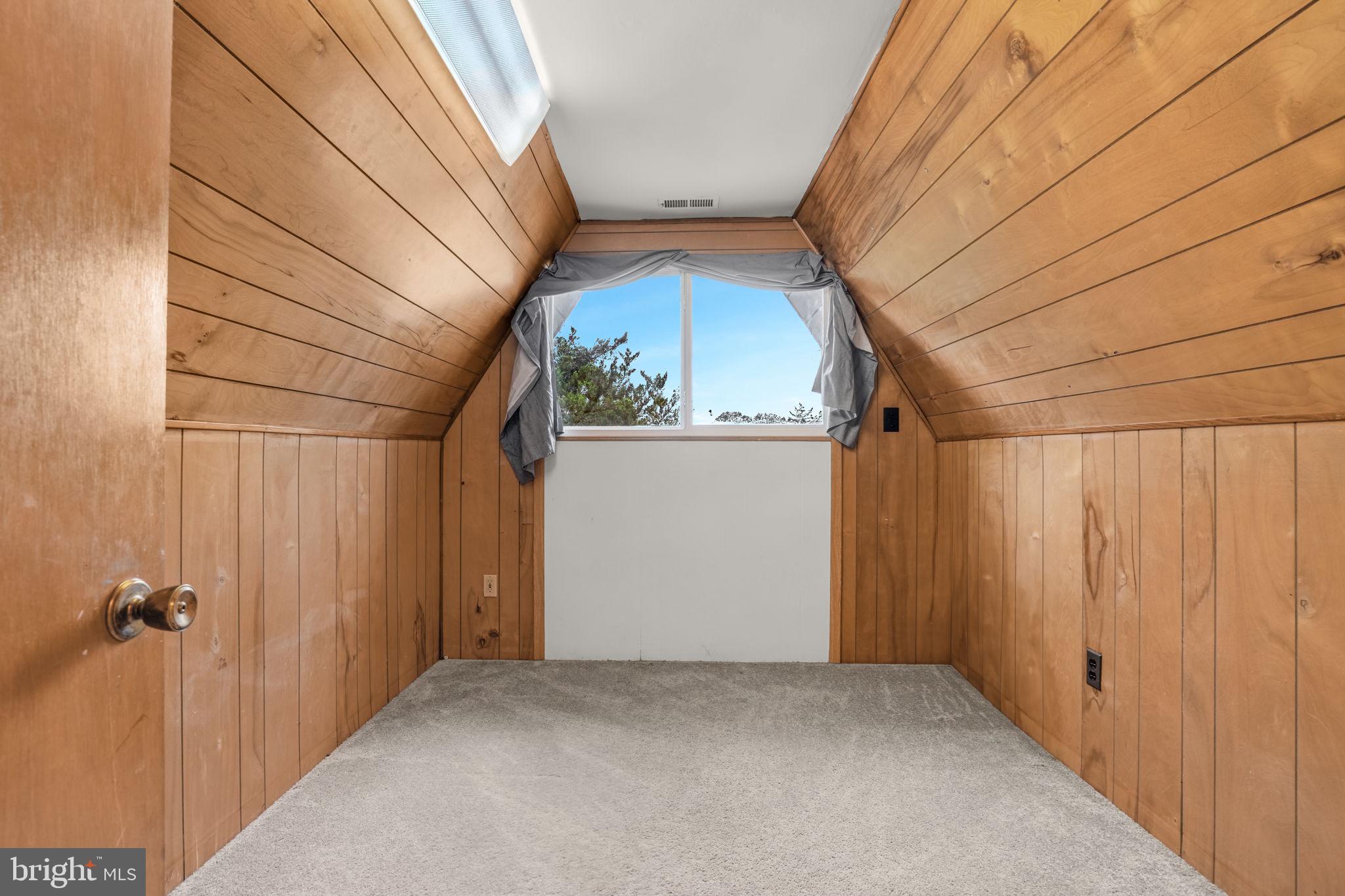 CAPTAIN'S COVE - Residential