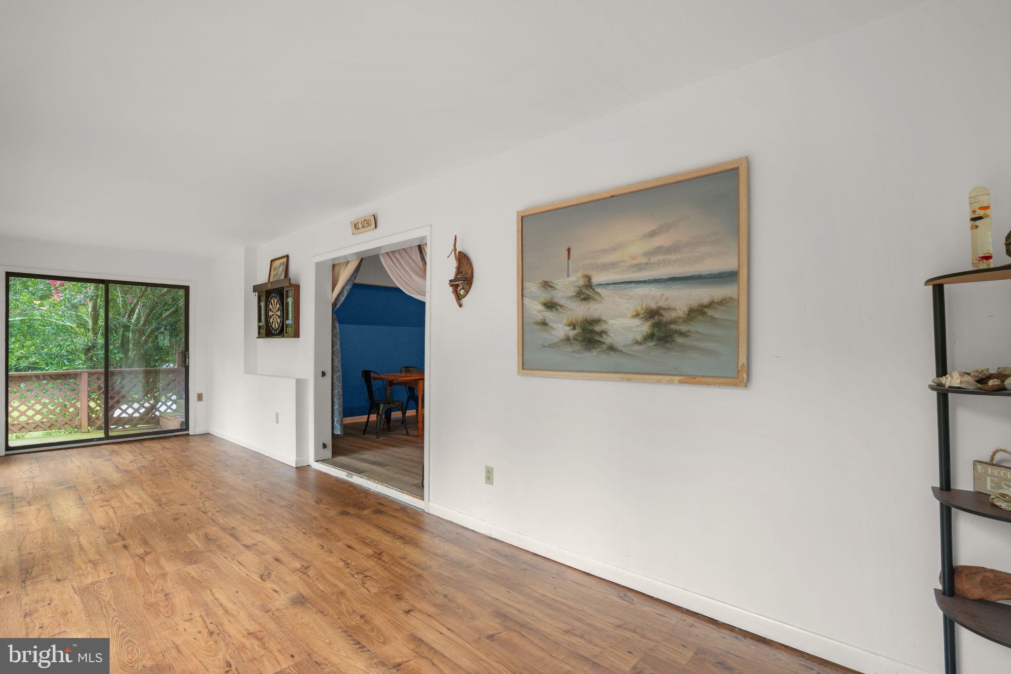 CAPTAIN'S COVE - Residential