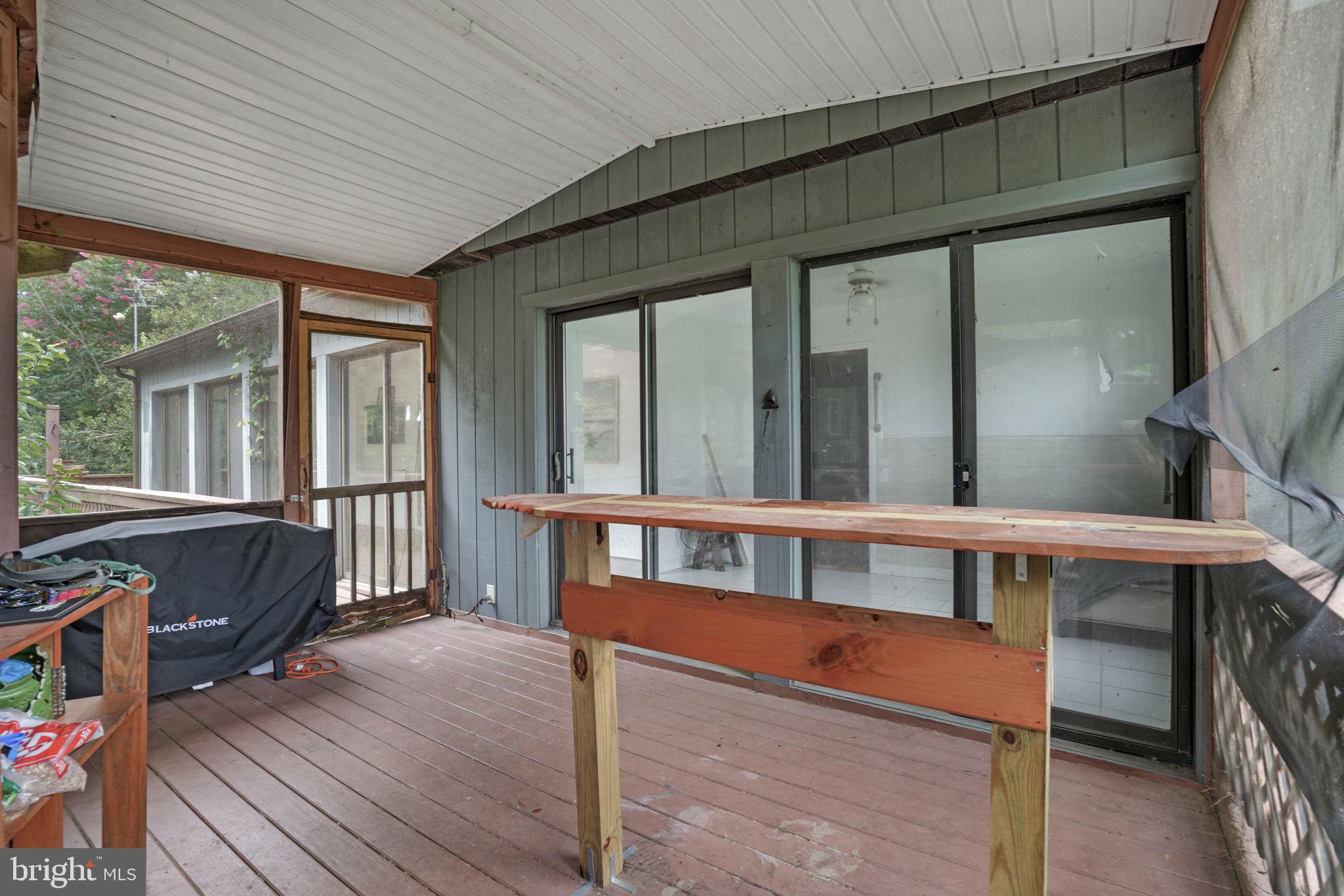 CAPTAIN'S COVE - Residential