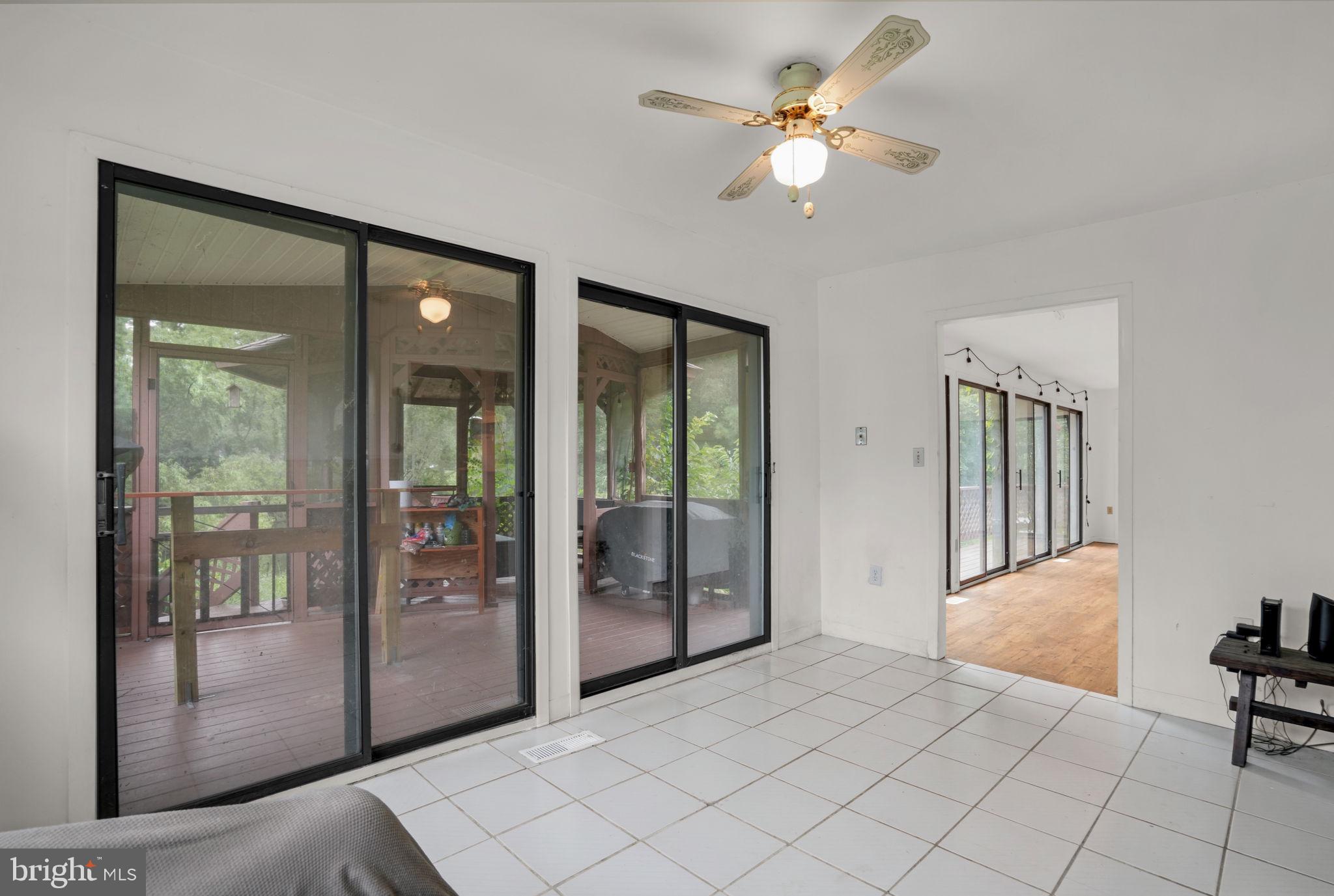 CAPTAIN'S COVE - Residential