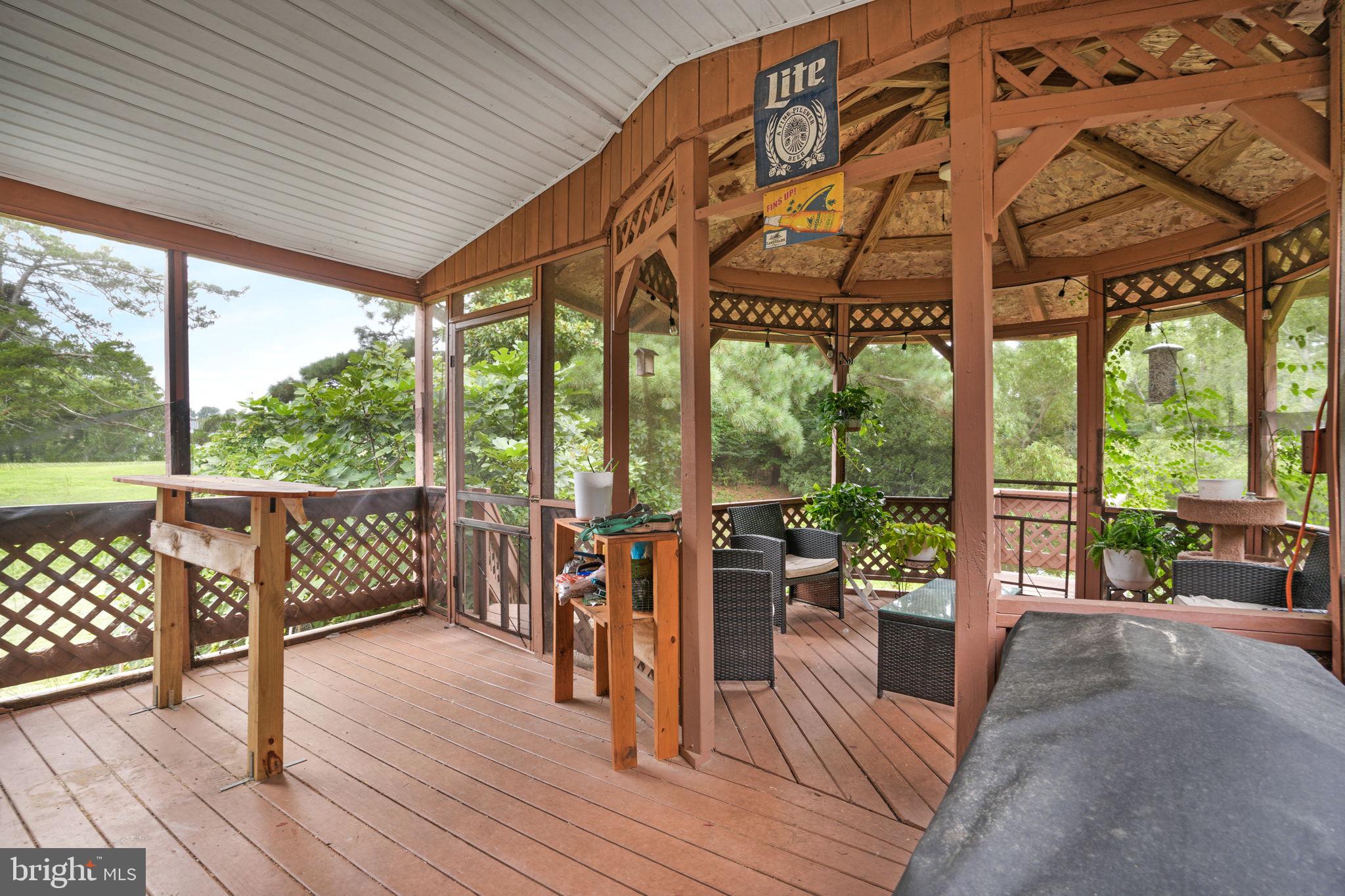 CAPTAIN'S COVE - Residential