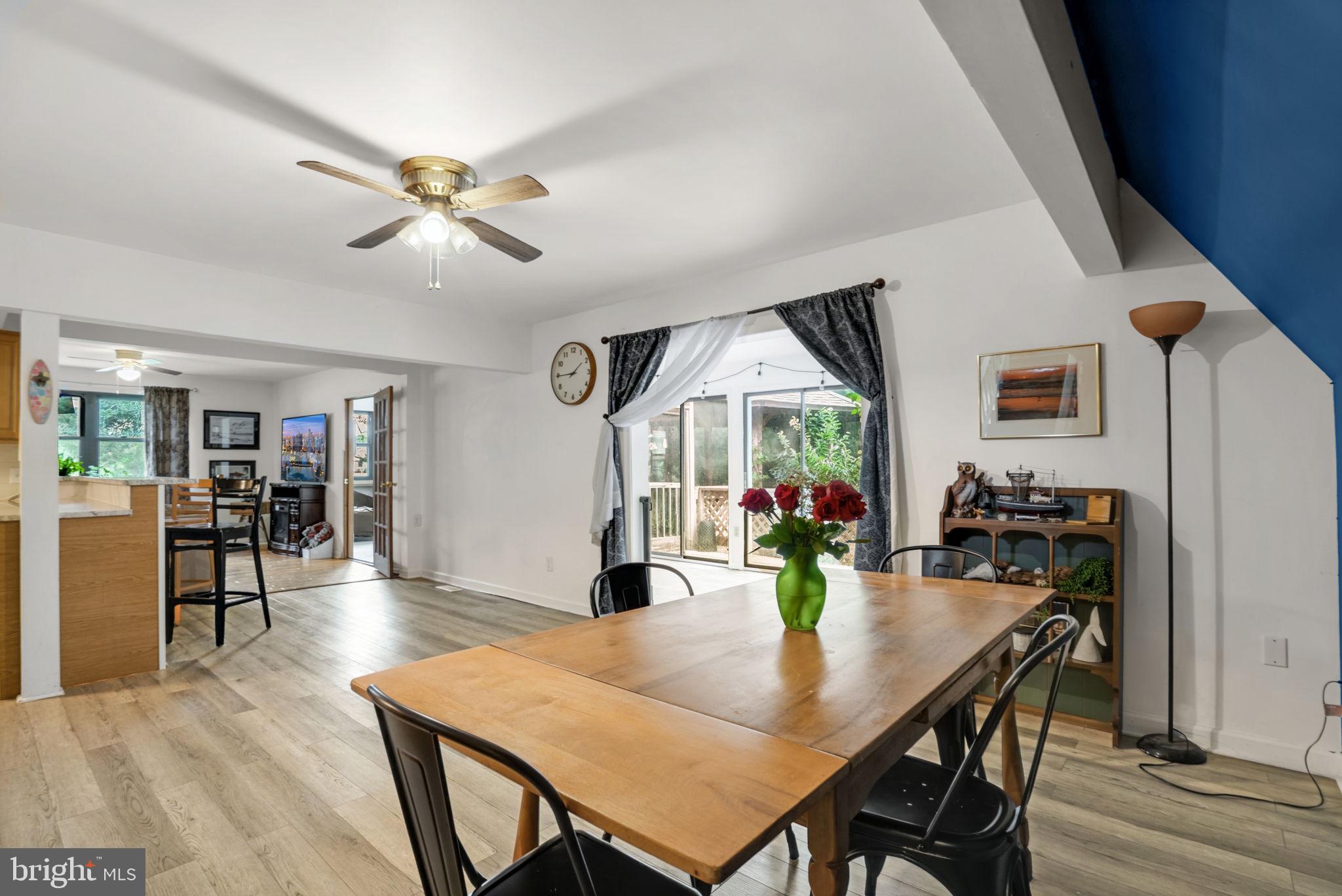 CAPTAIN'S COVE - Residential